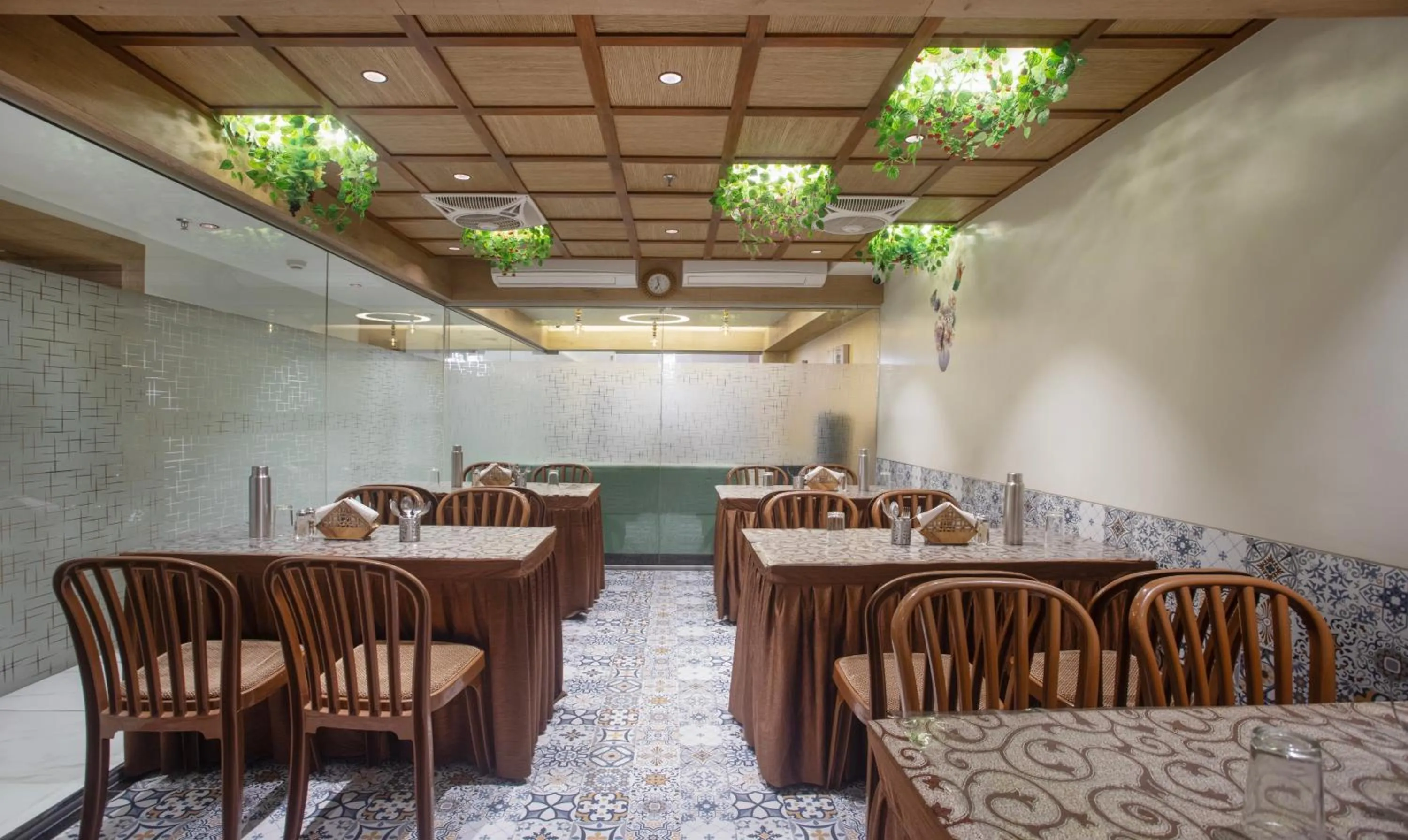 Restaurant/places to eat in Hotel Urban