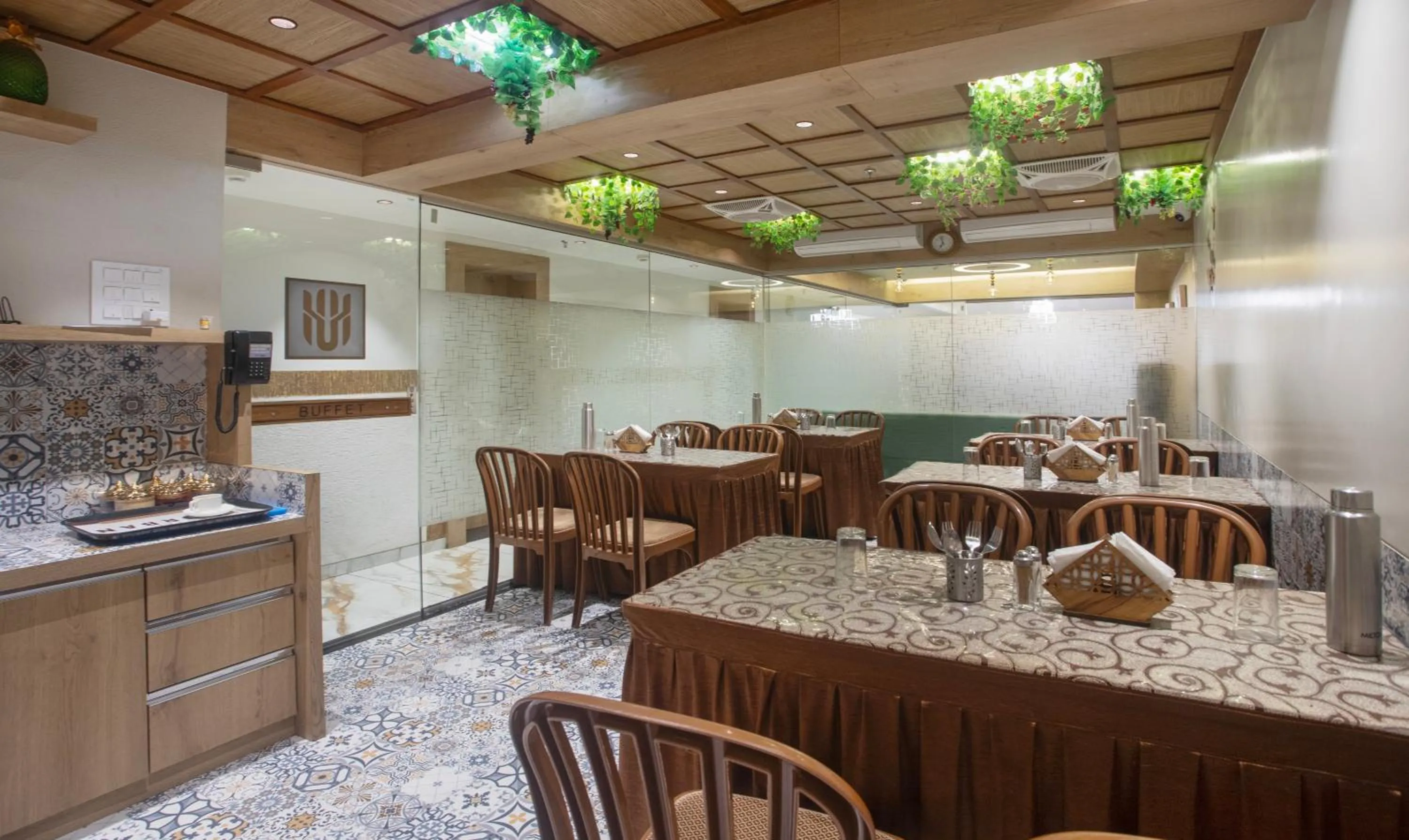 Restaurant/places to eat in Hotel Urban