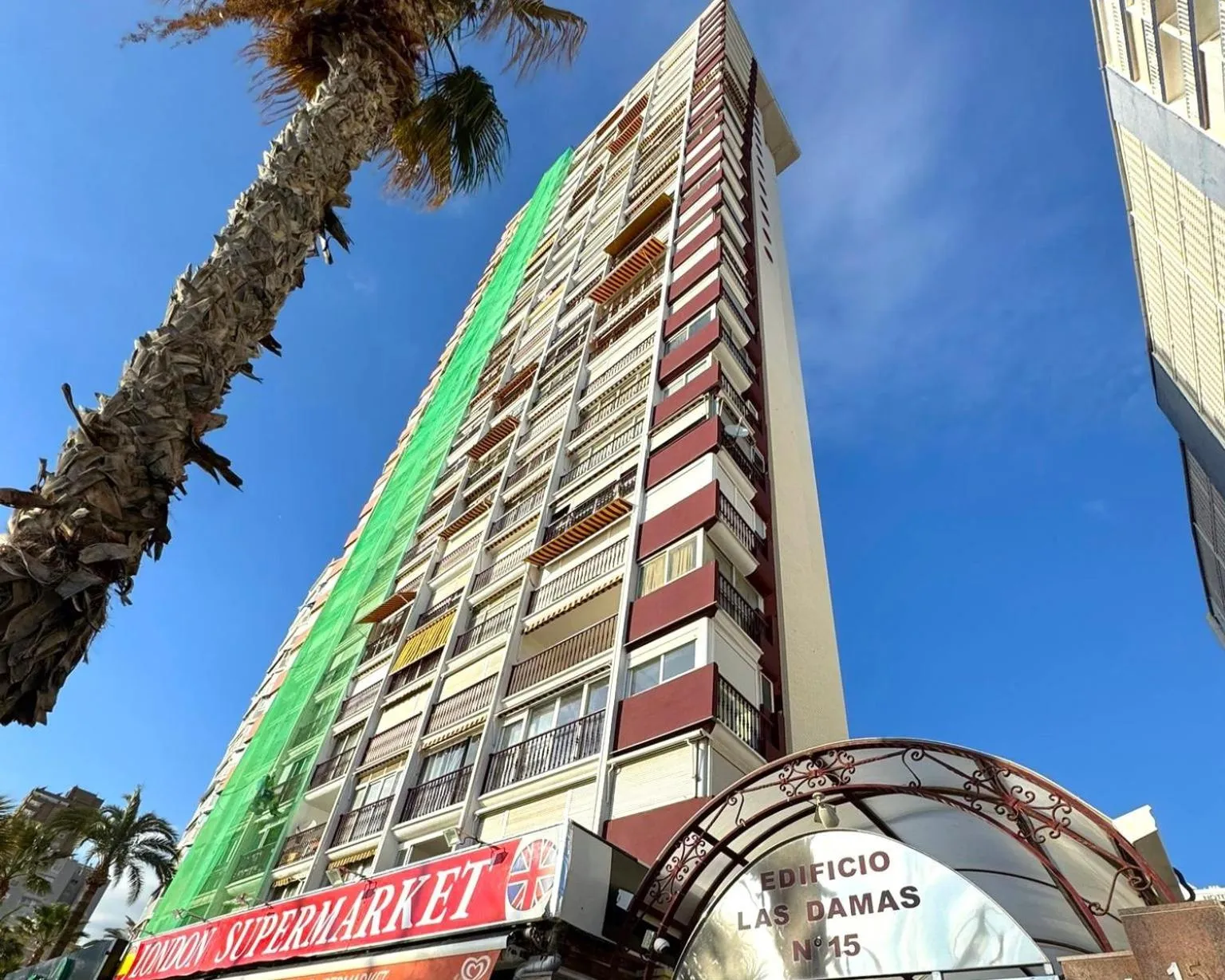 Property building in Las Damas