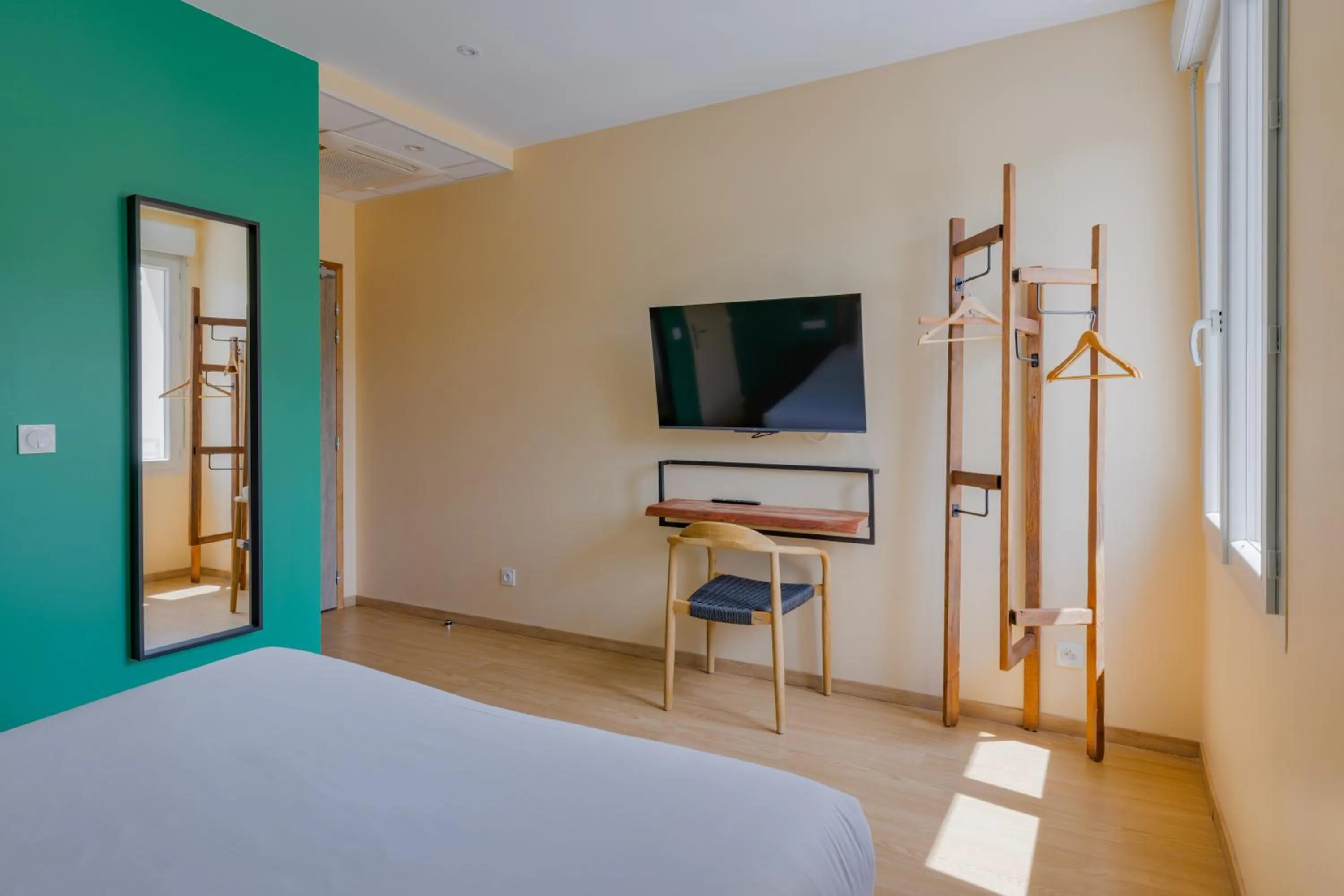 Bed in Hôtel de la Tour