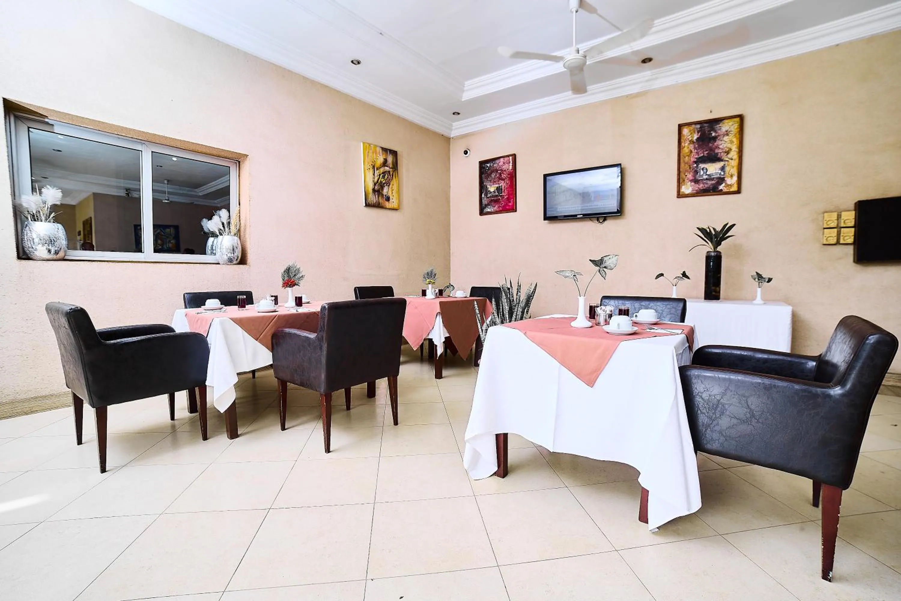 Restaurant/places to eat in Dunia Hotel Bamako Centre