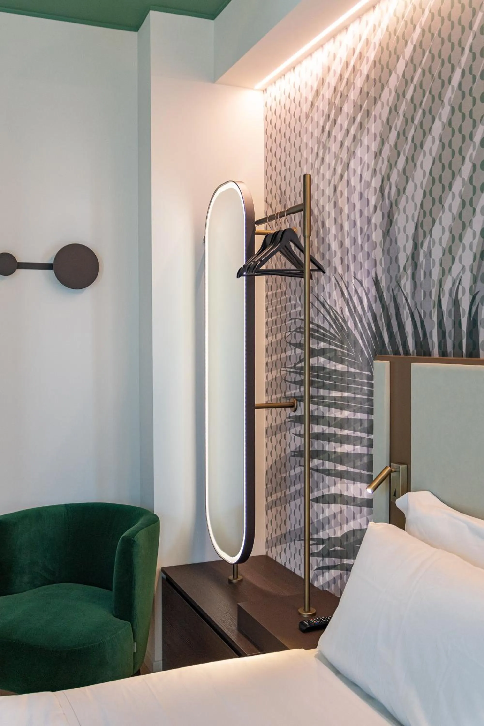 wardrobe, Bed in Boutique Hotel Martini 17