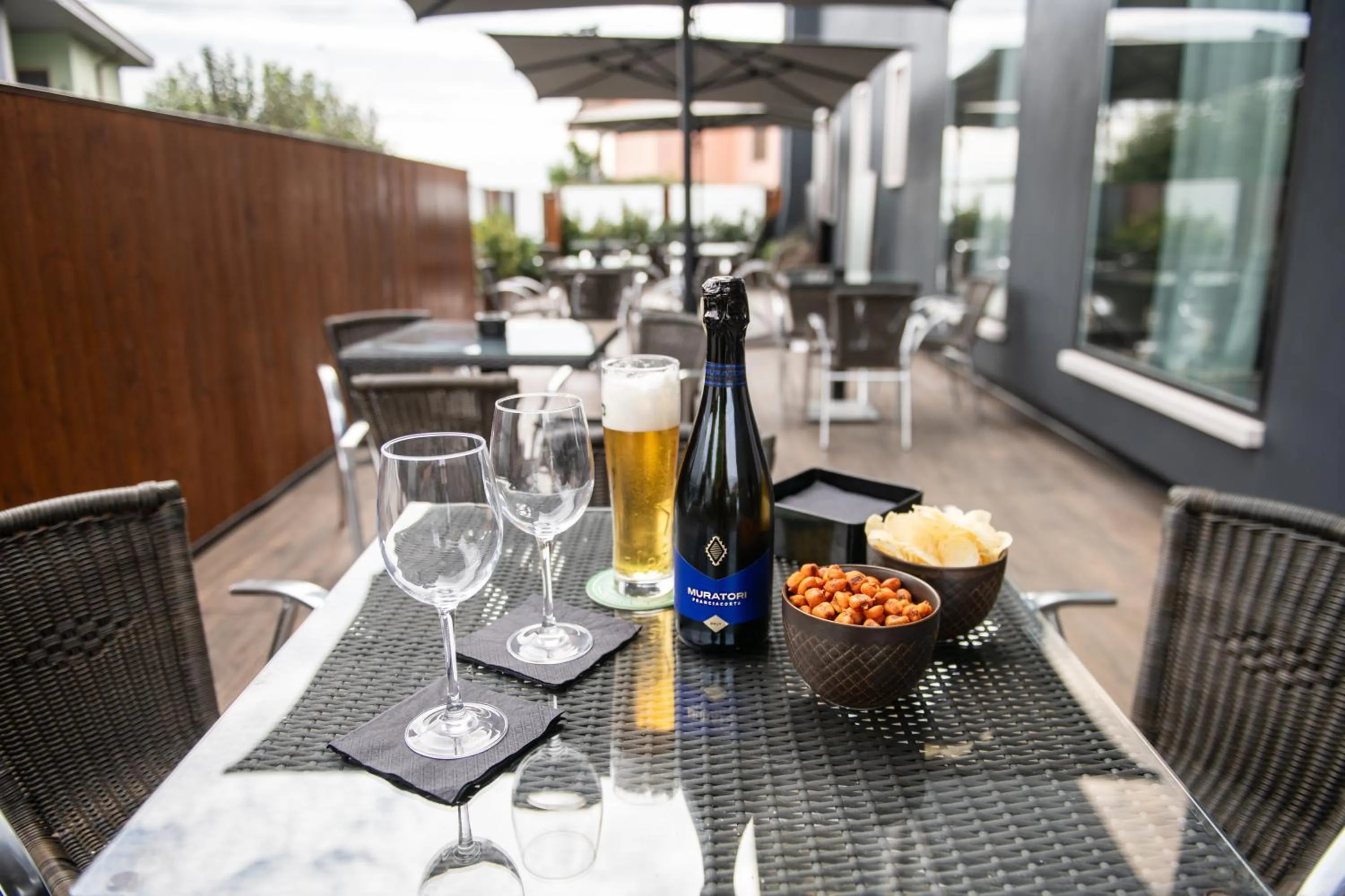 Food and drinks in Muraless Art Hotel - WorldHotels Crafted