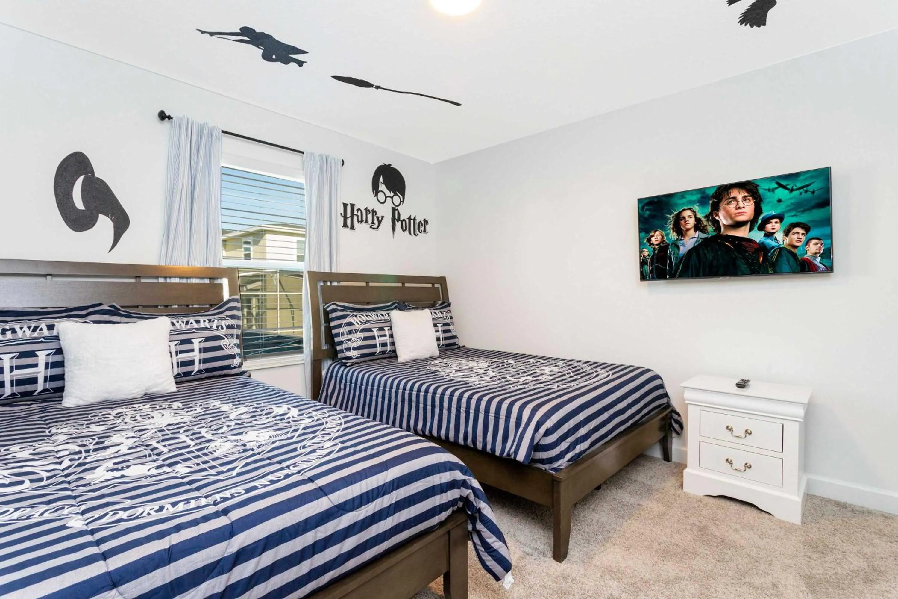 Bed in Splendid 4 Bd w/ Pool Close to Disney @ Champions Gate 1006