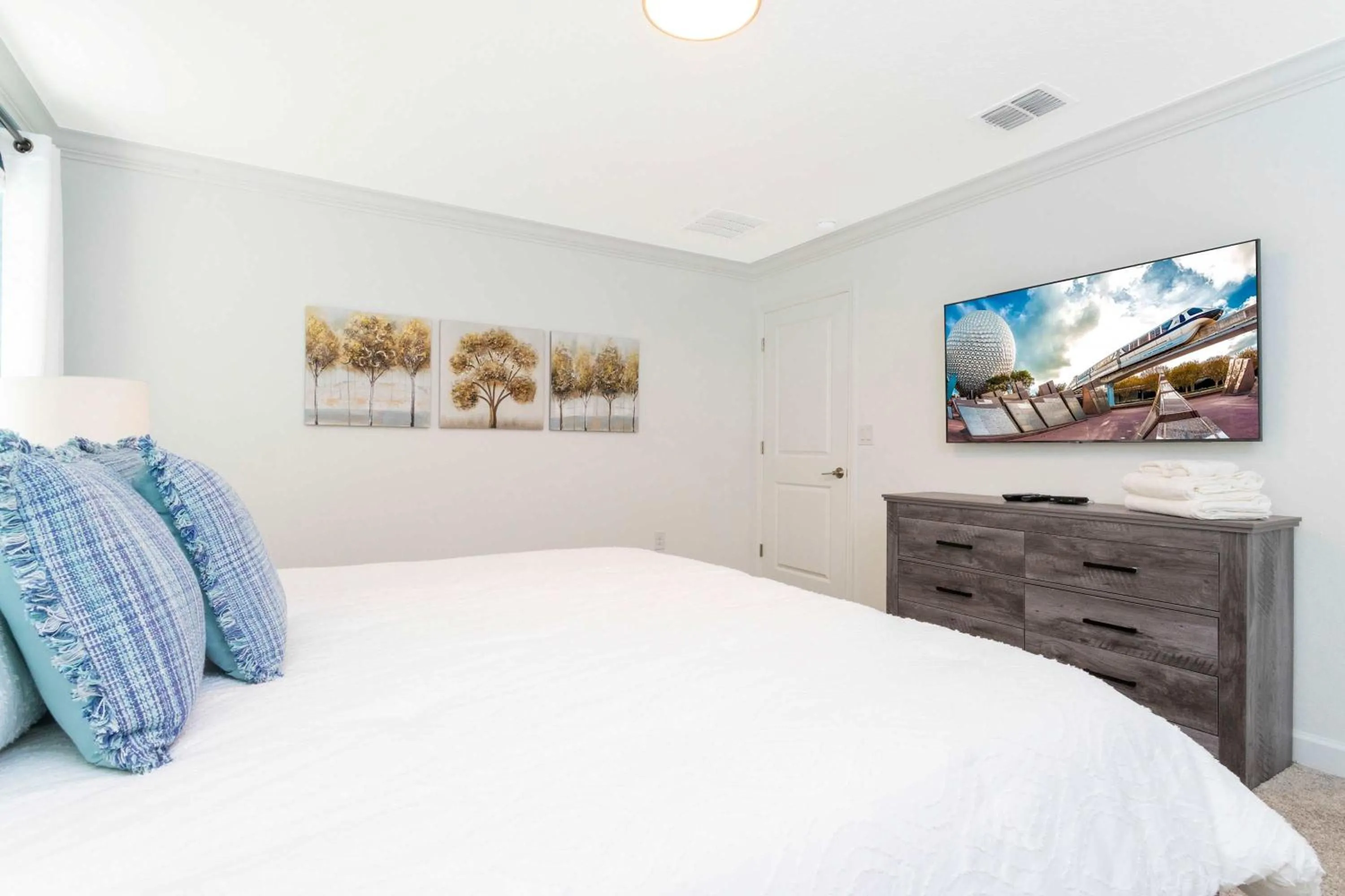 Bed in Splendid 4 Bd w/ Pool Close to Disney @ Champions Gate 1006