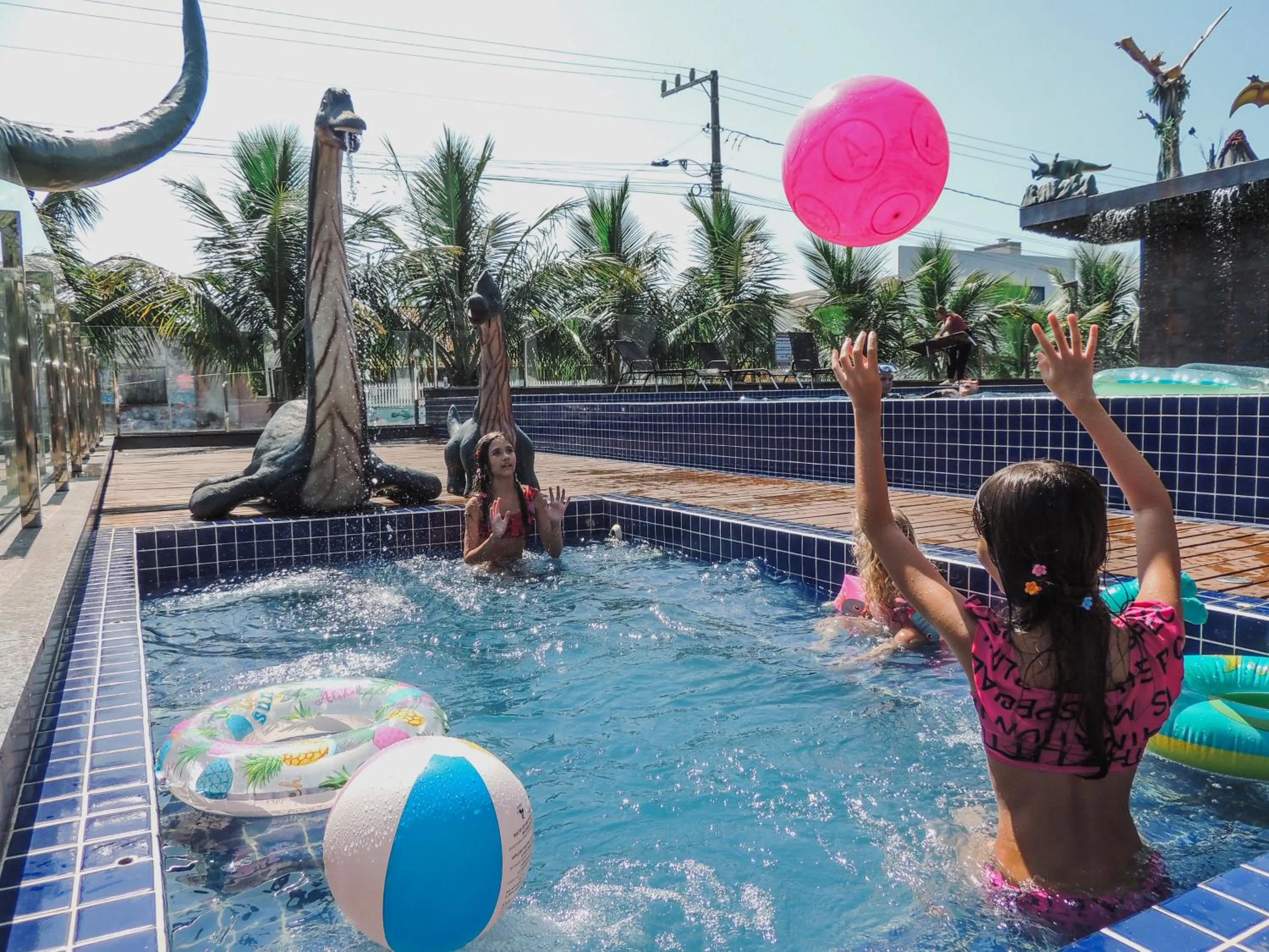 Swimming pool in Hotel Recanto dos Dinossauros