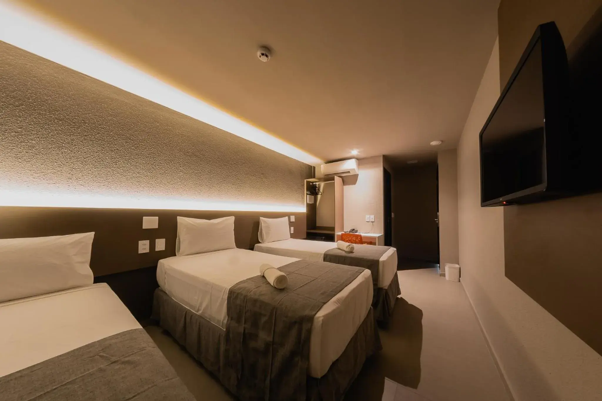 Triple Room in Saint Patrick Grand Hotel Triple Room in Saint Patrick Grand Hotel