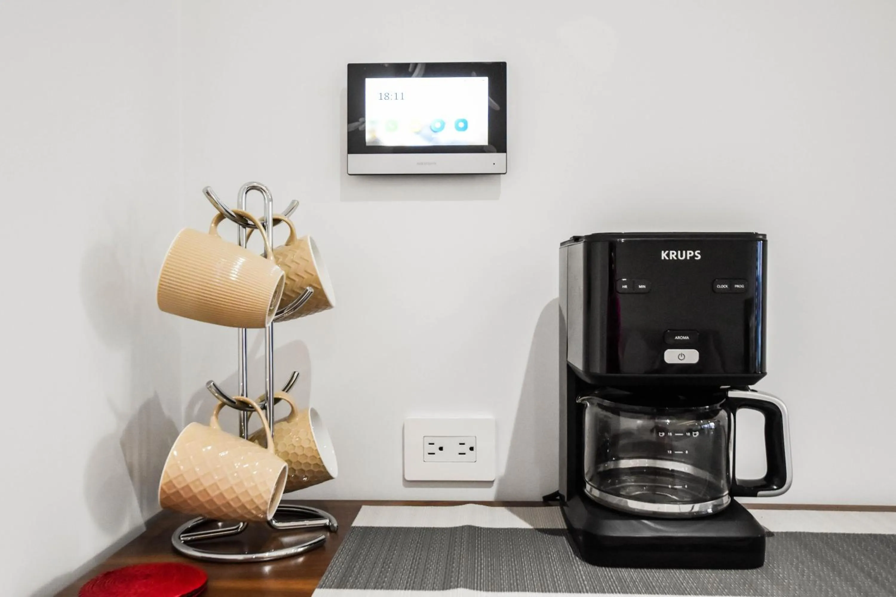 Coffee/tea facilities in Lil town Menesse by Casago