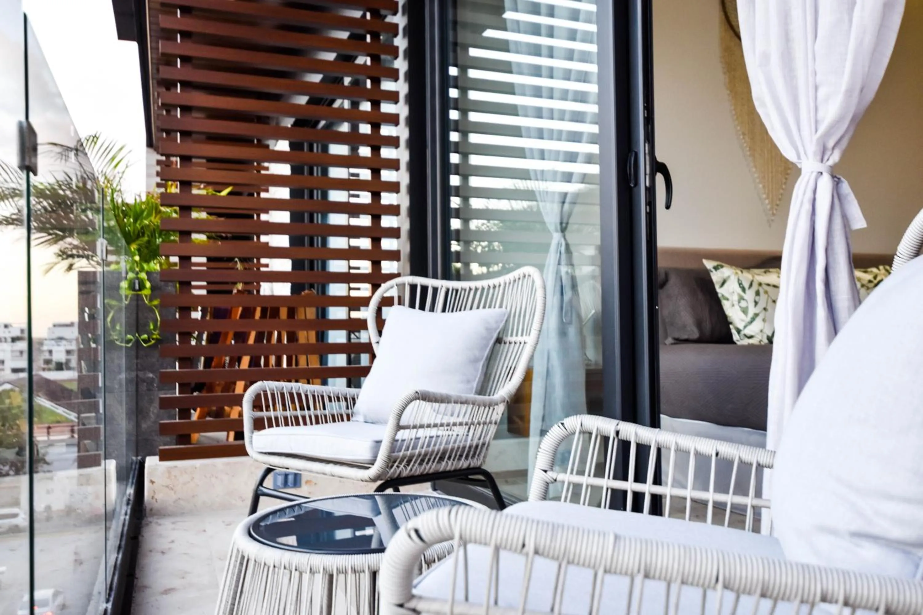 Balcony/Terrace in Lil town Menesse by Casago