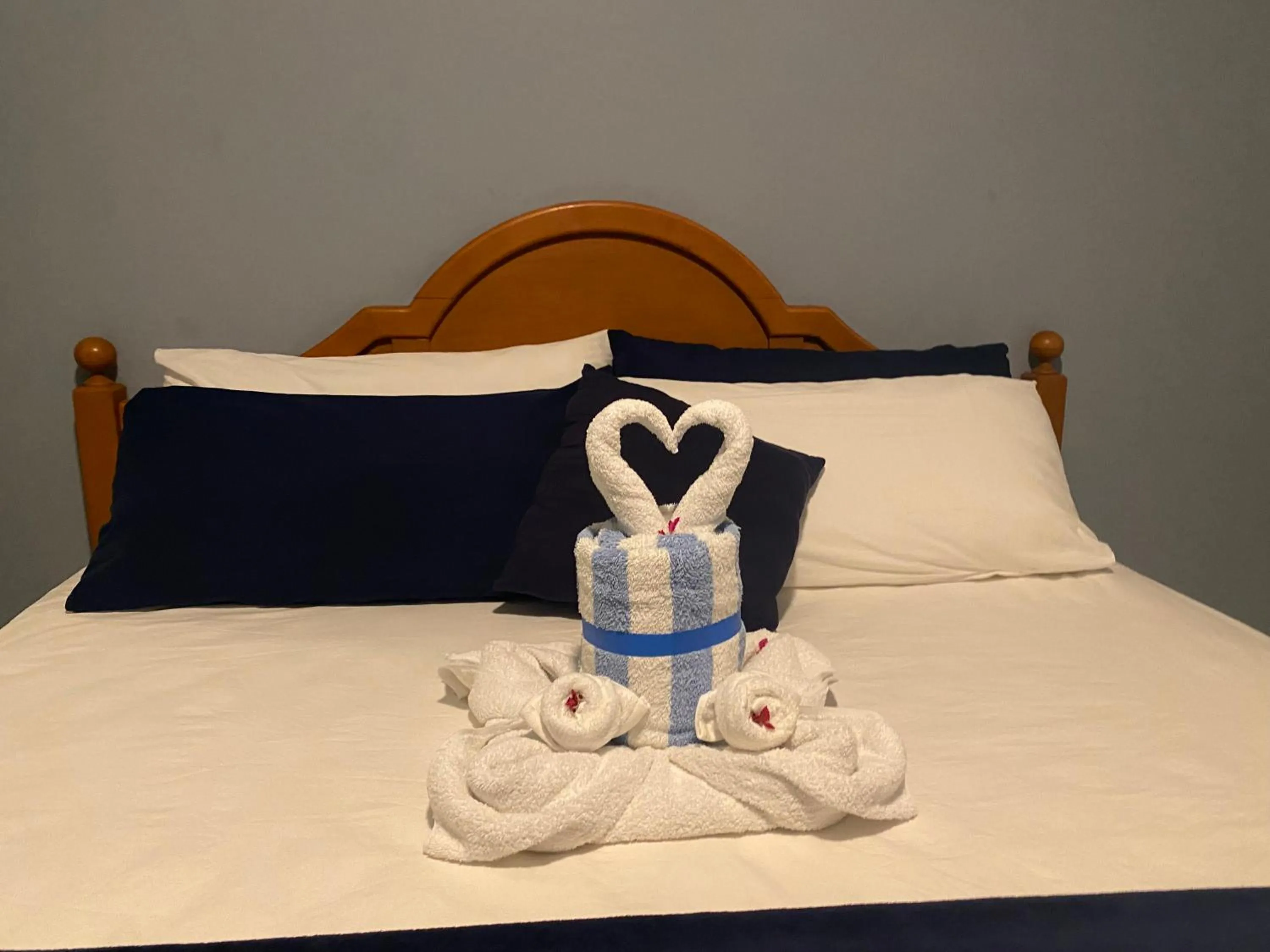 Dining area, Bed in A taste of Jamaica Lavern’s Place