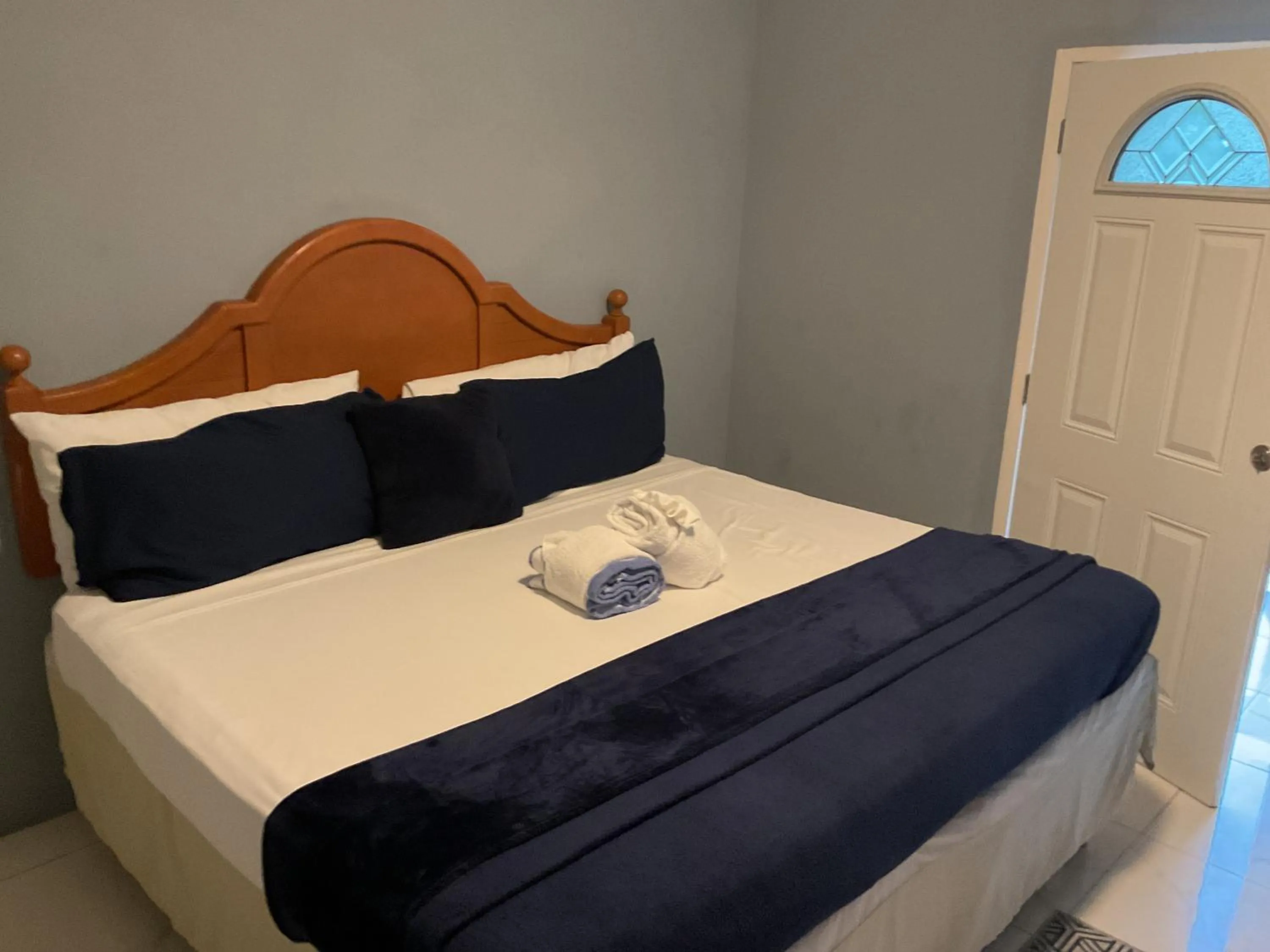 Bed in A taste of Jamaica Lavern’s Place