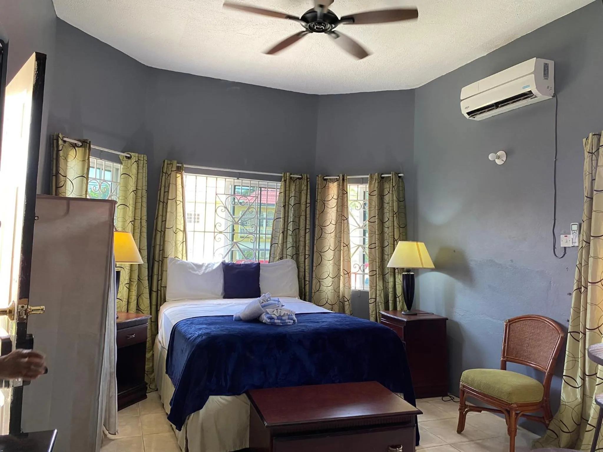 fireplace, Bed in A taste of Jamaica Lavern’s Place