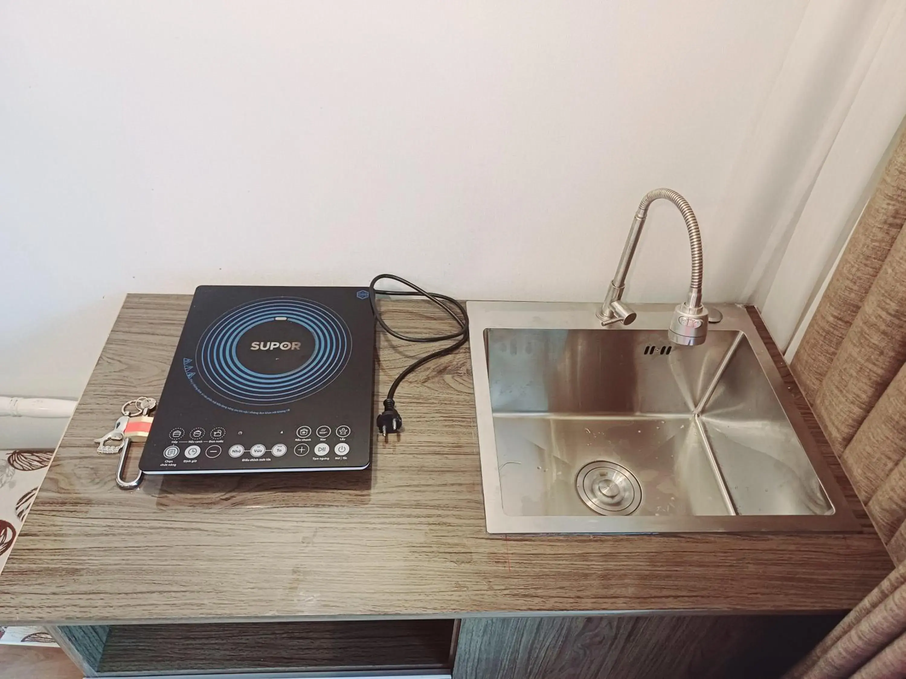 King Room with Balcony - single occupancy in Homestay Hostel Apartment Minh Lộc King Room with Balcony - single occupancy in Homestay Hostel Apartment Minh Lộc