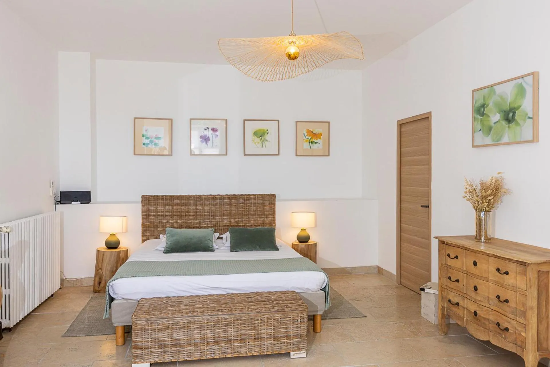 Photo of the whole room, Bed in Mas de Capelou