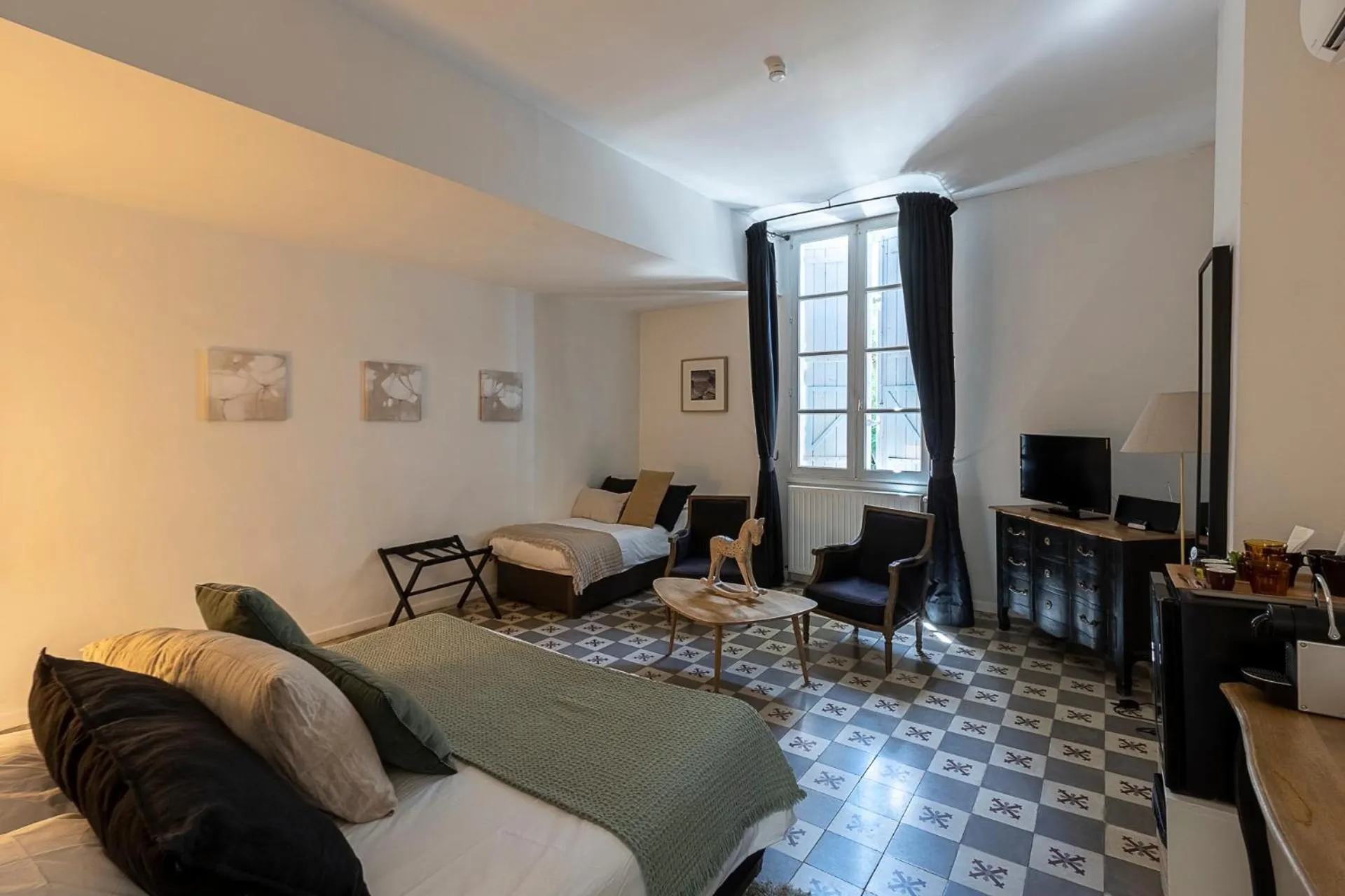 Photo of the whole room, Bed in Mas de Capelou