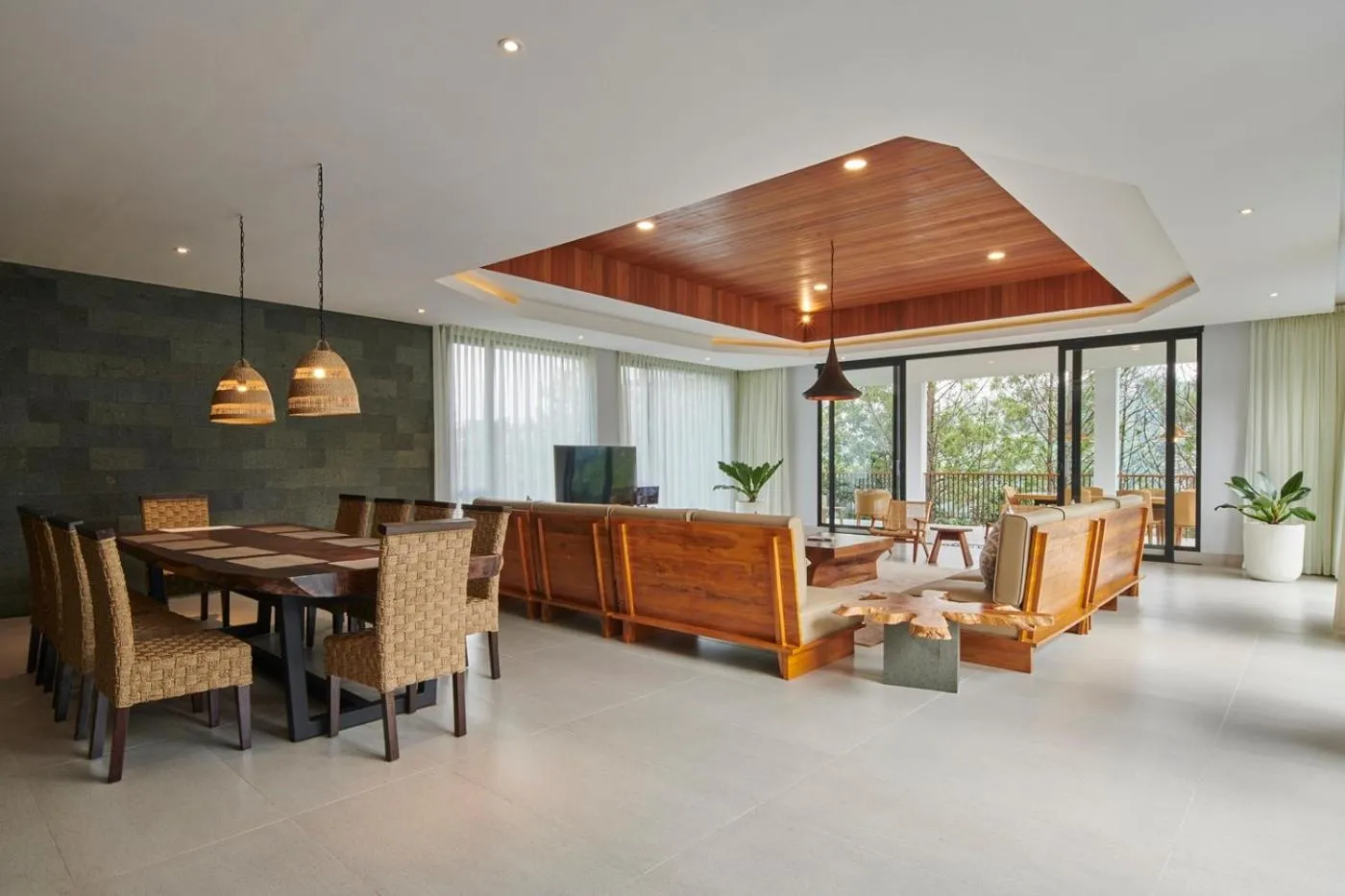 Living room in Atsuka Hill View Villa 8 bedrooms with a private heated swimming pool