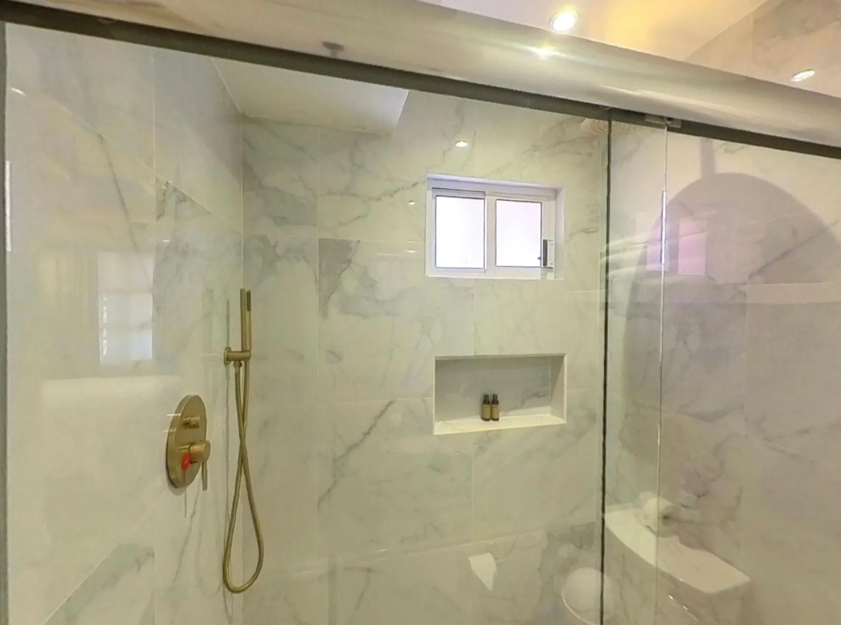 Shower in Hacienda Valentino