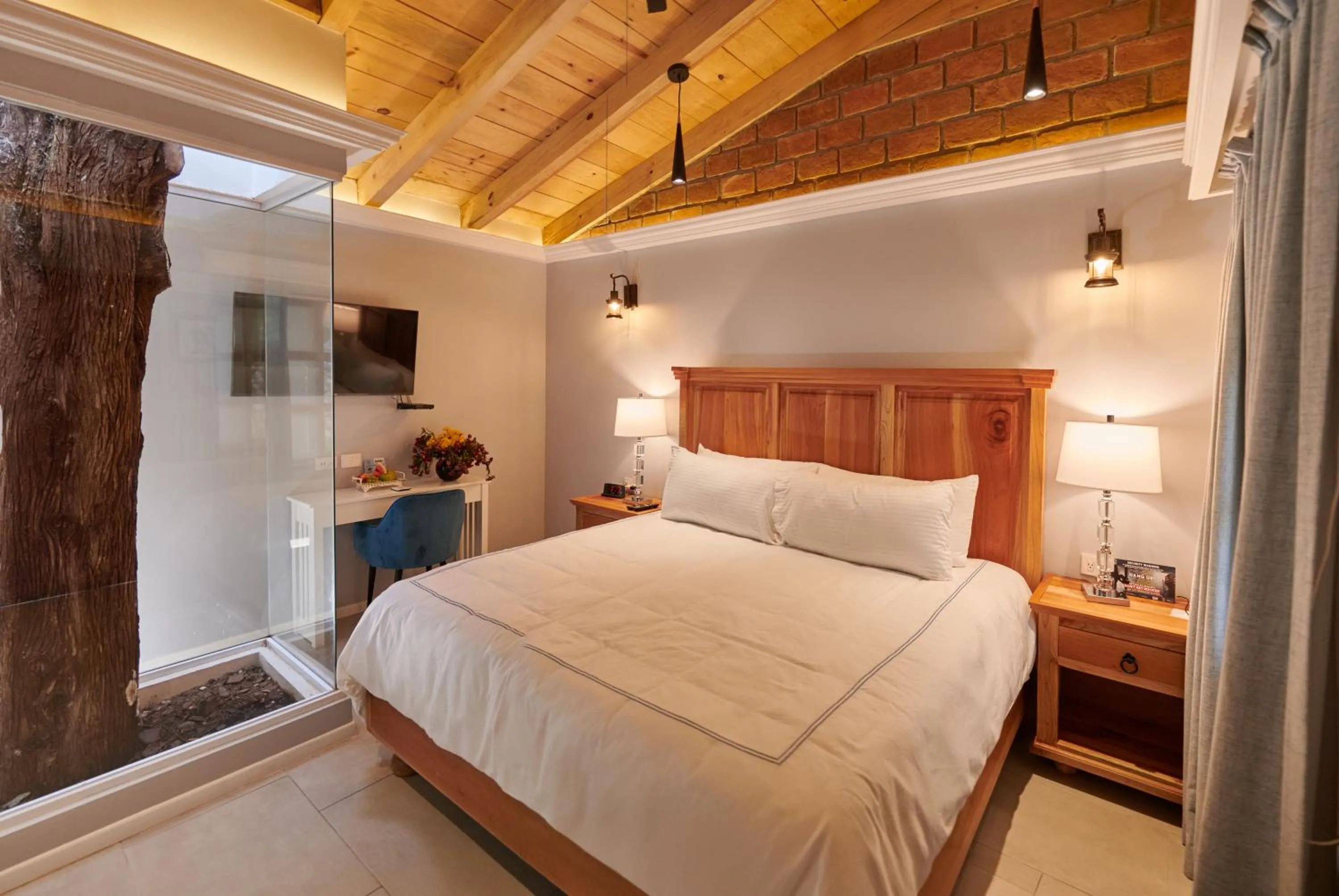 Bedroom, Bed in Hacienda Valentino