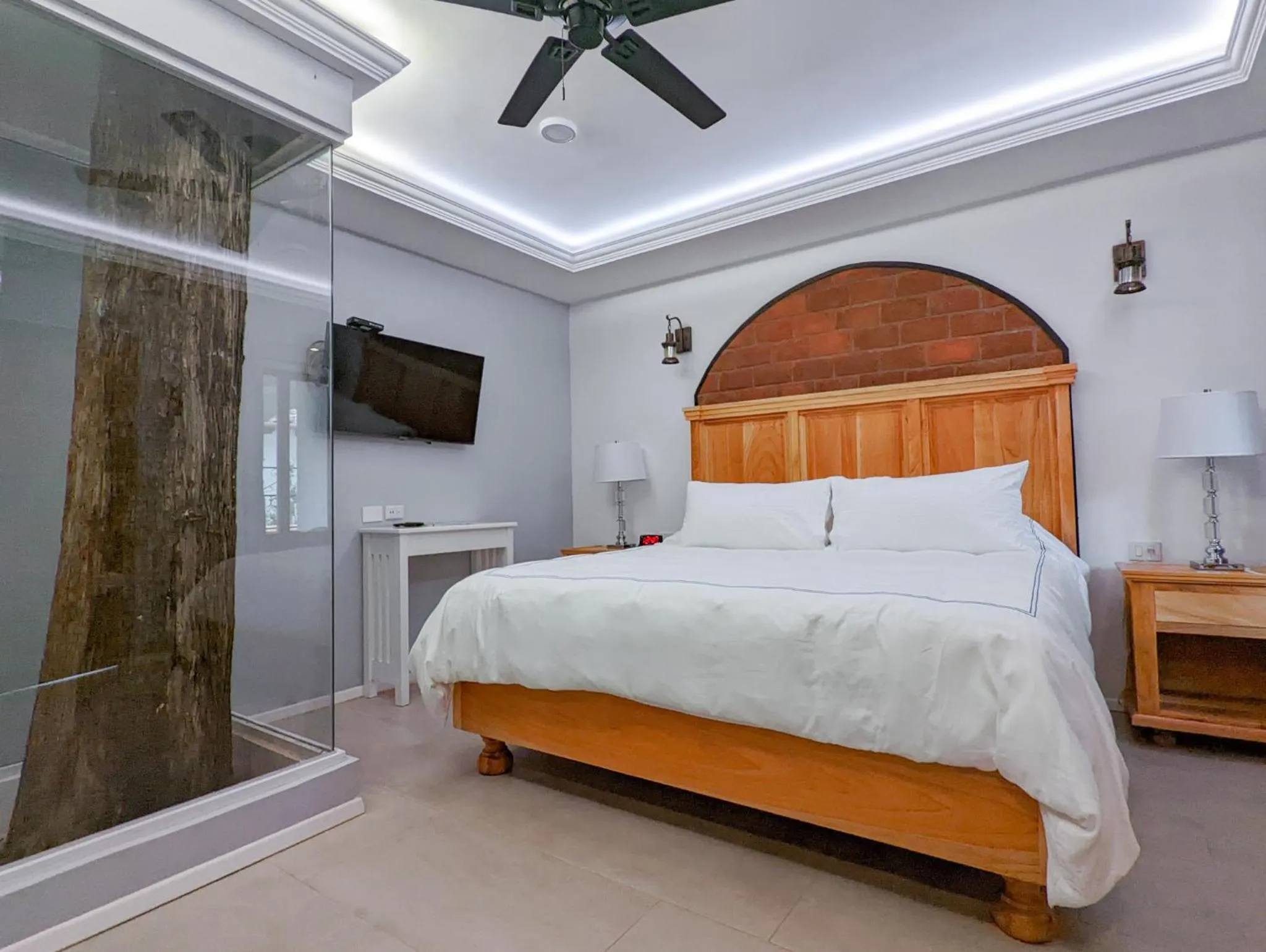 Photo of the whole room, Bed in Hacienda Valentino