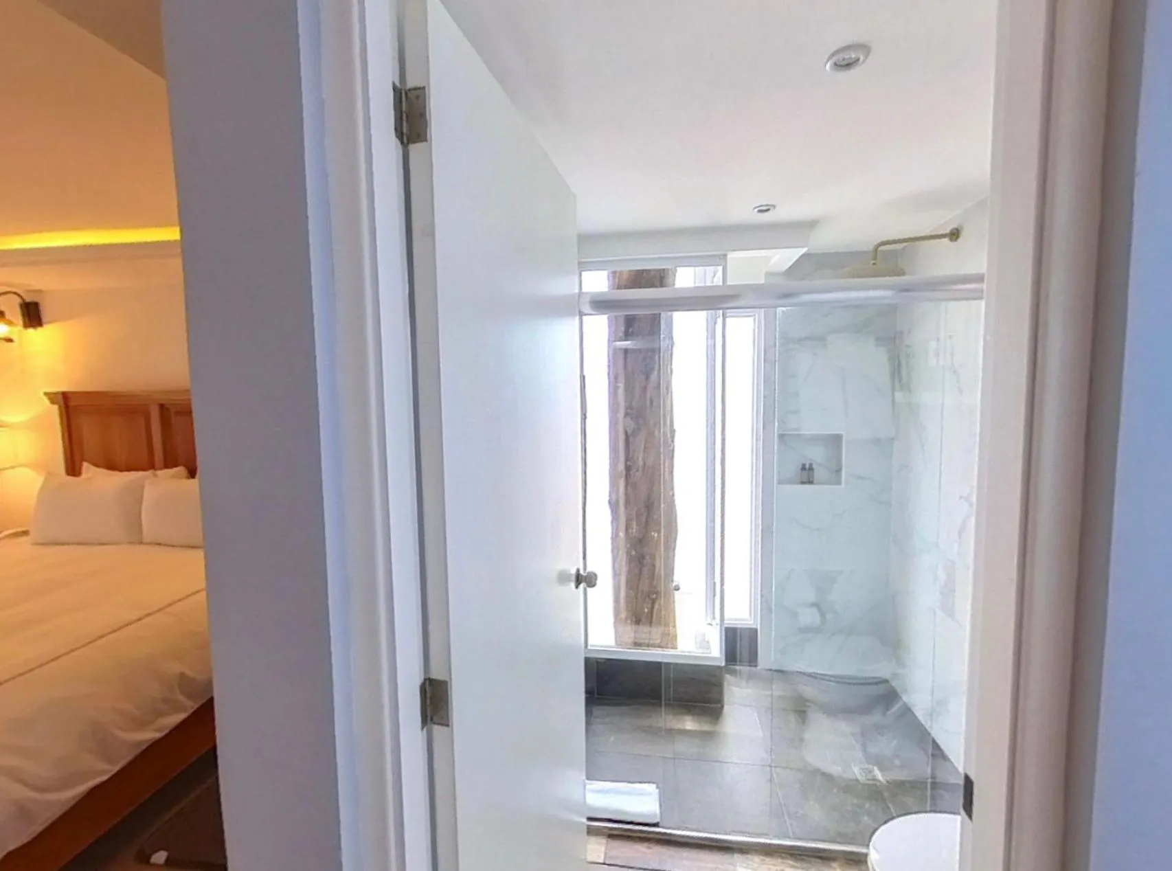 Shower, Bed in Hacienda Valentino