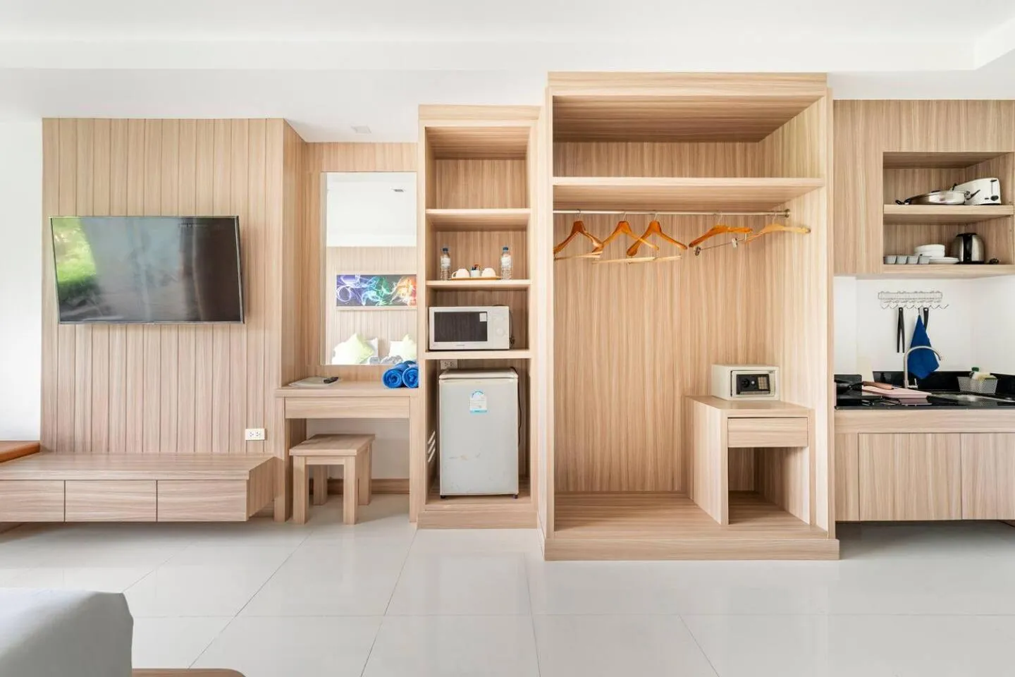 TV and multimedia in Lae Lay Suites - Karon Beach