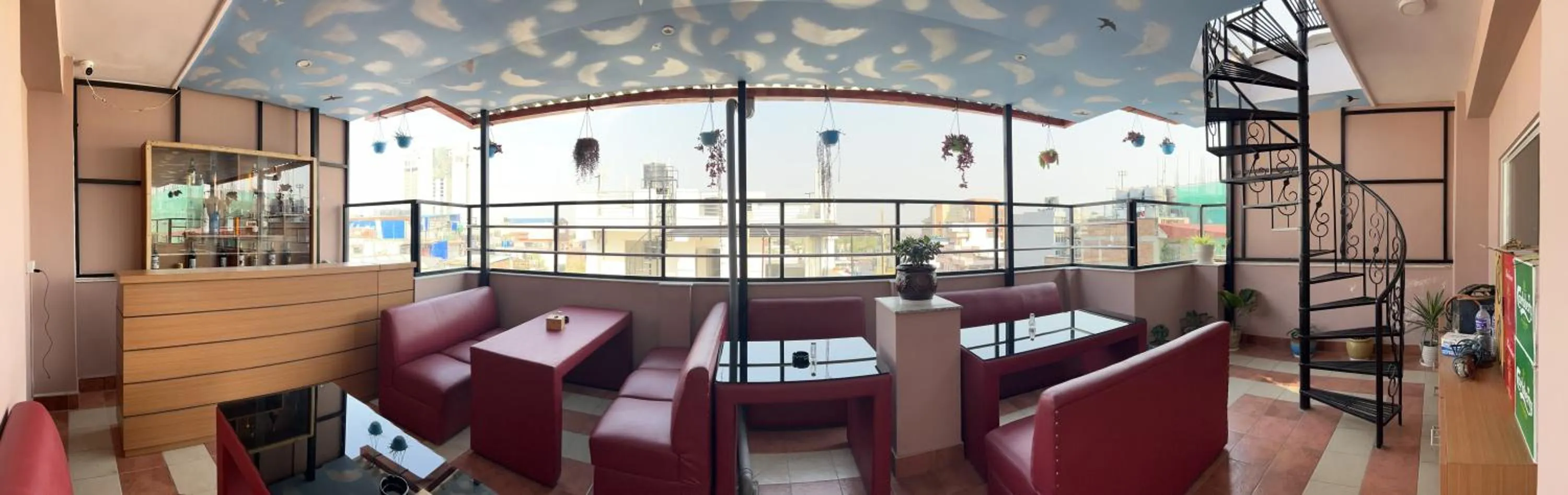 Restaurant/places to eat in Hotel New Era