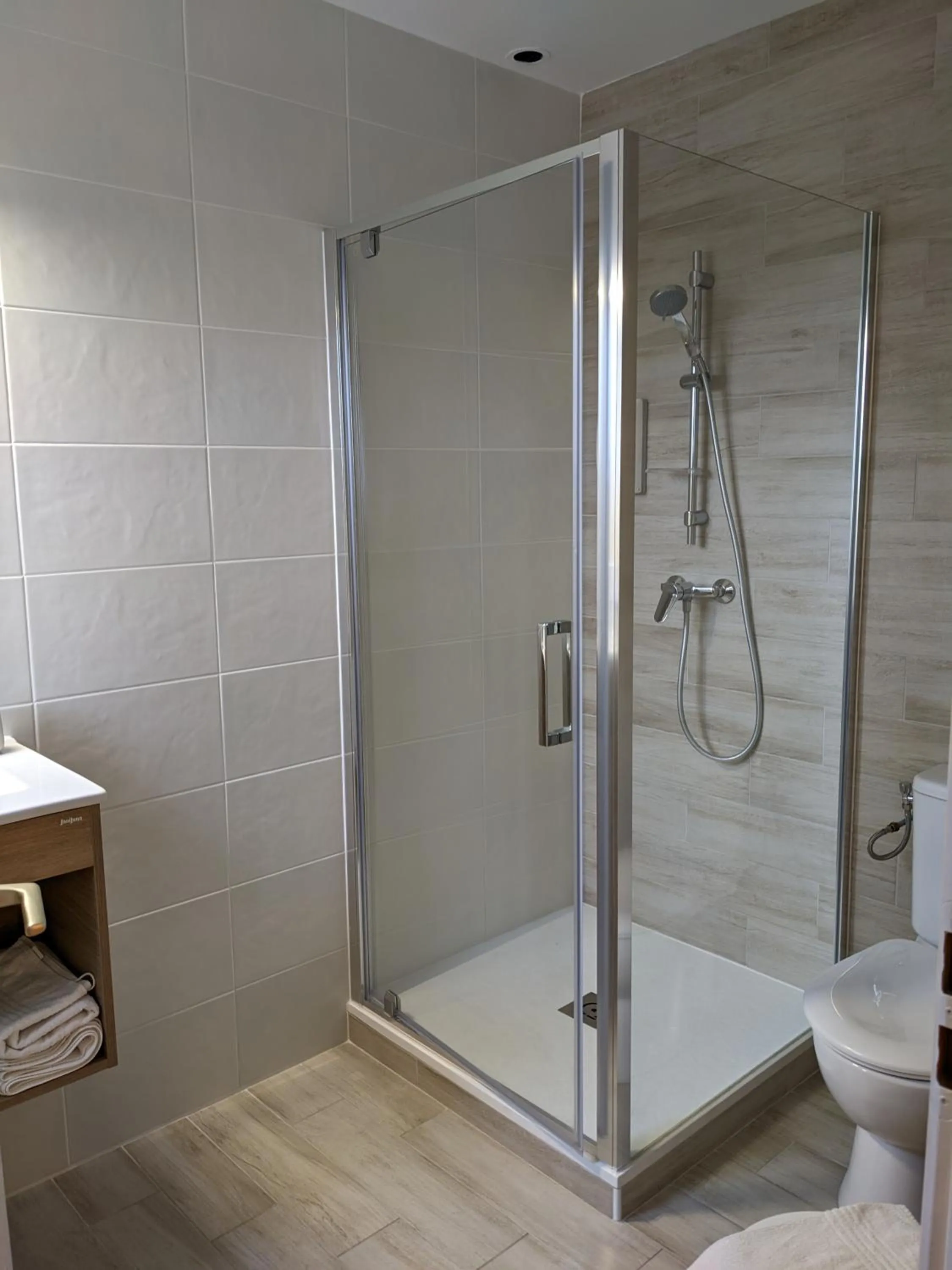 Shower in La Ferme des Denis