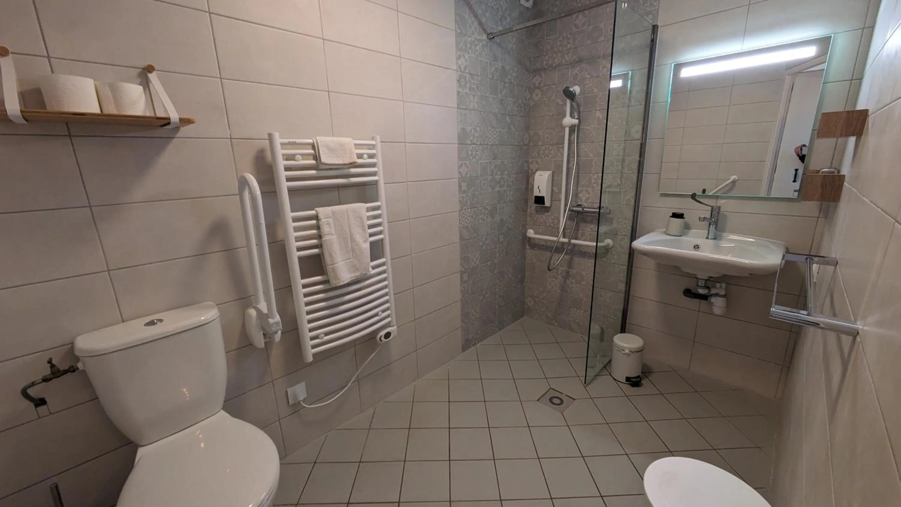 Shower in La Ferme des Denis