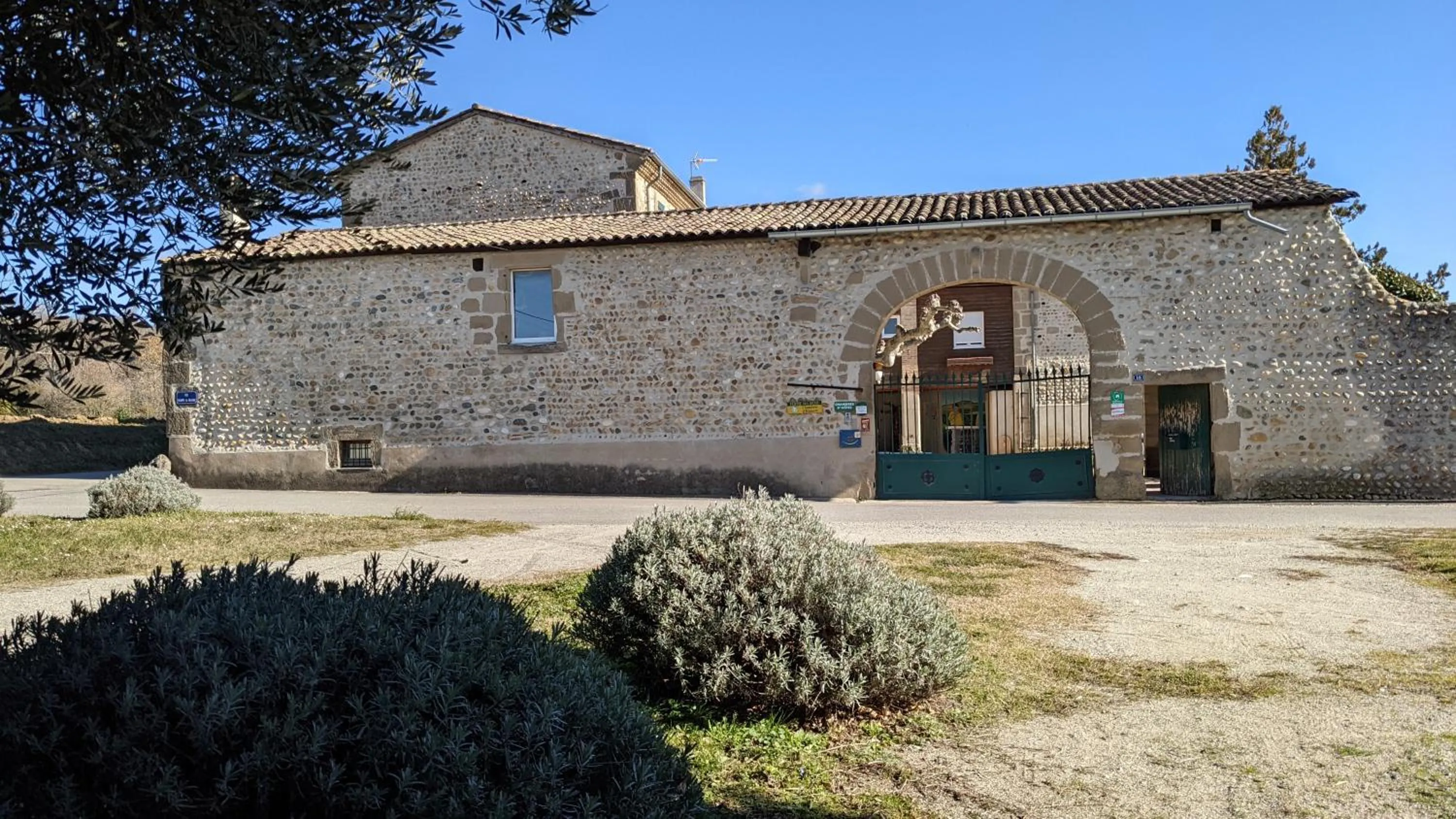 Property building in La Ferme des Denis