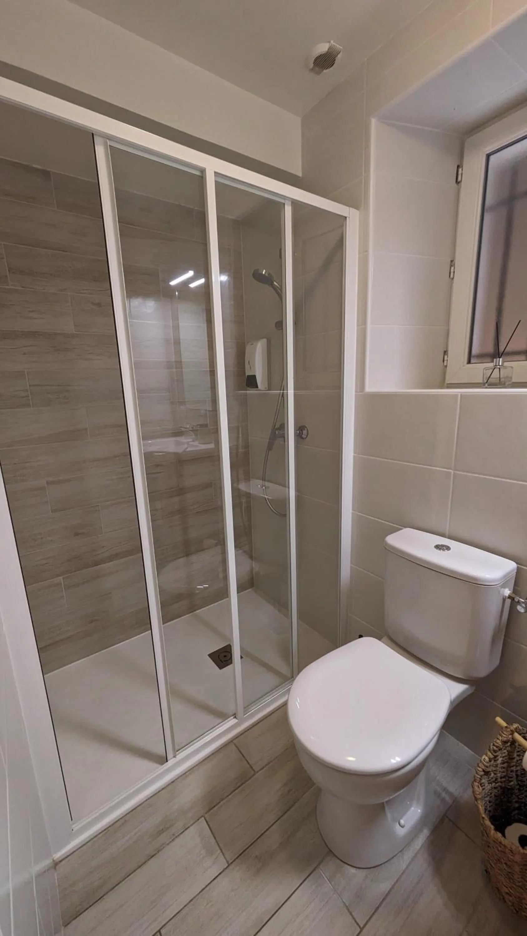 Shower in La Ferme des Denis