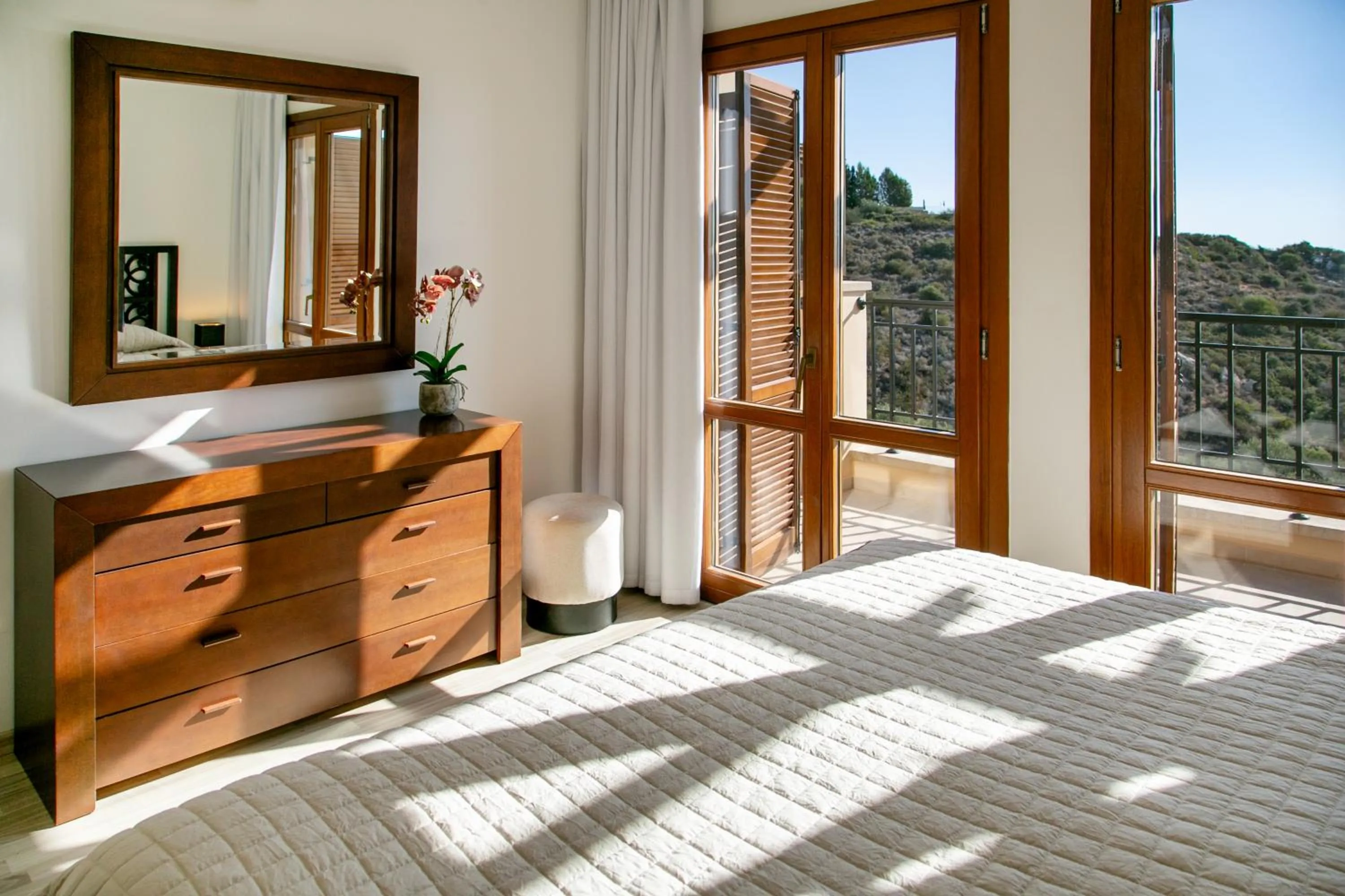 Mountain view, Bed in Aphrodite Hills Rentals - Junior Villas