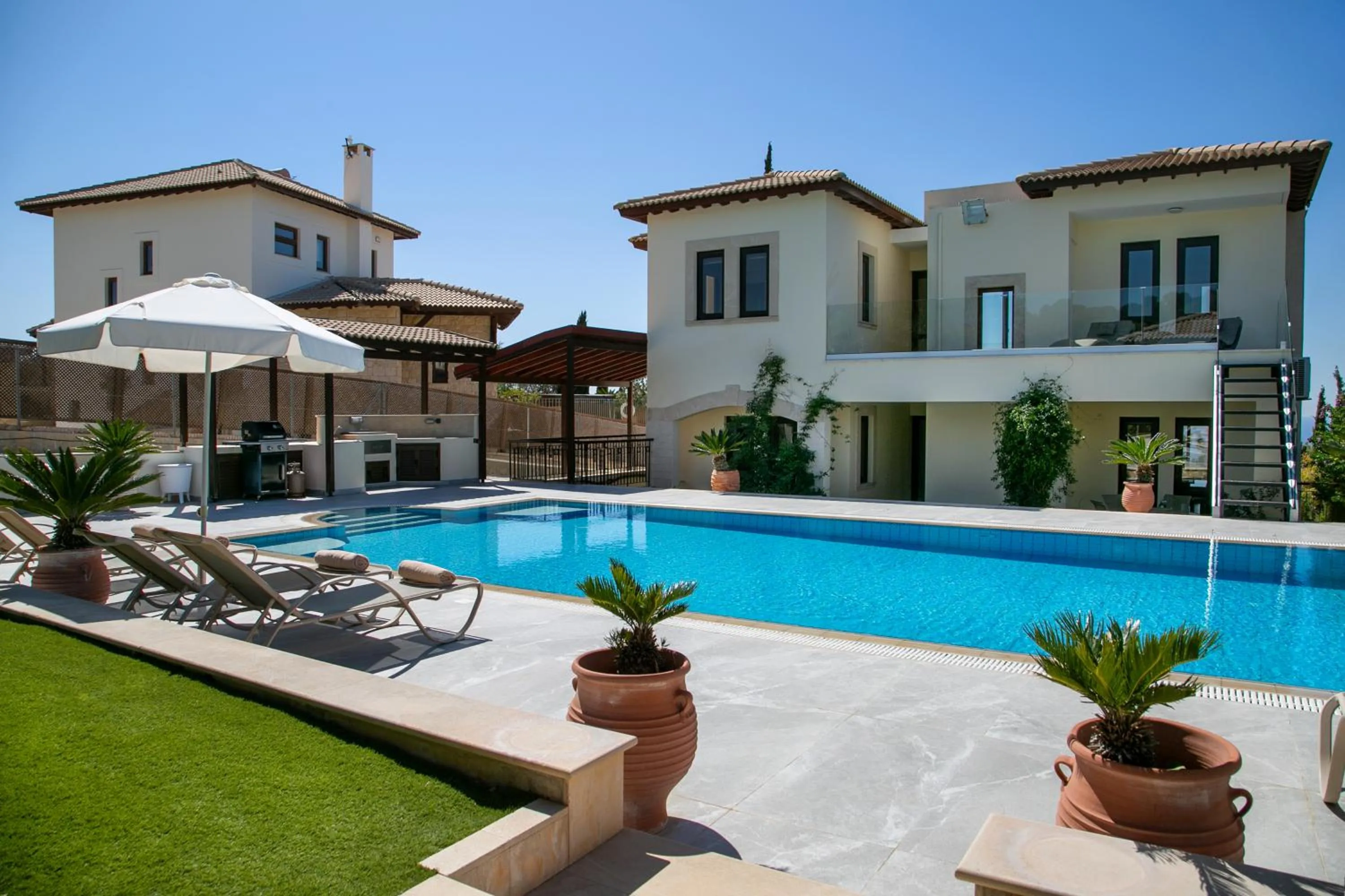 Swimming pool in Aphrodite Hills Rentals - Superior Villas