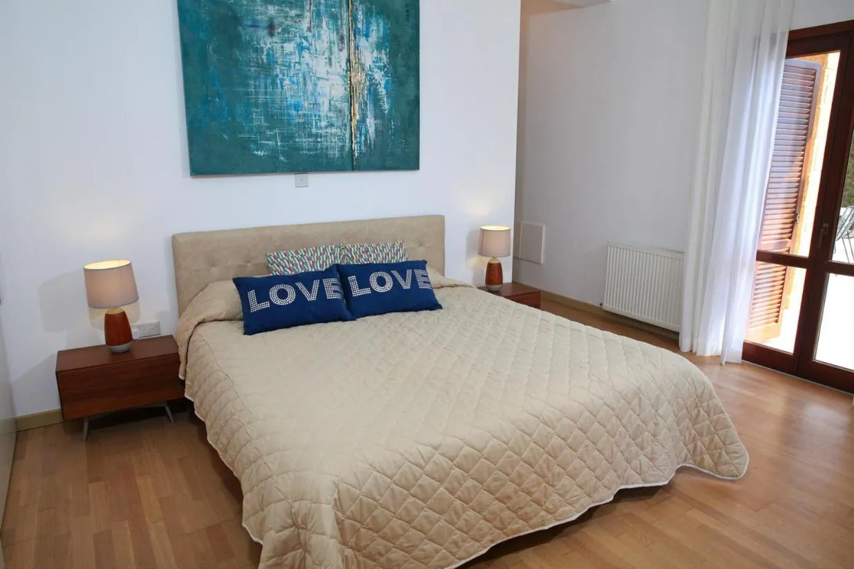Photo of the whole room, Bed in Aphrodite Hills Rentals - Superior Villas