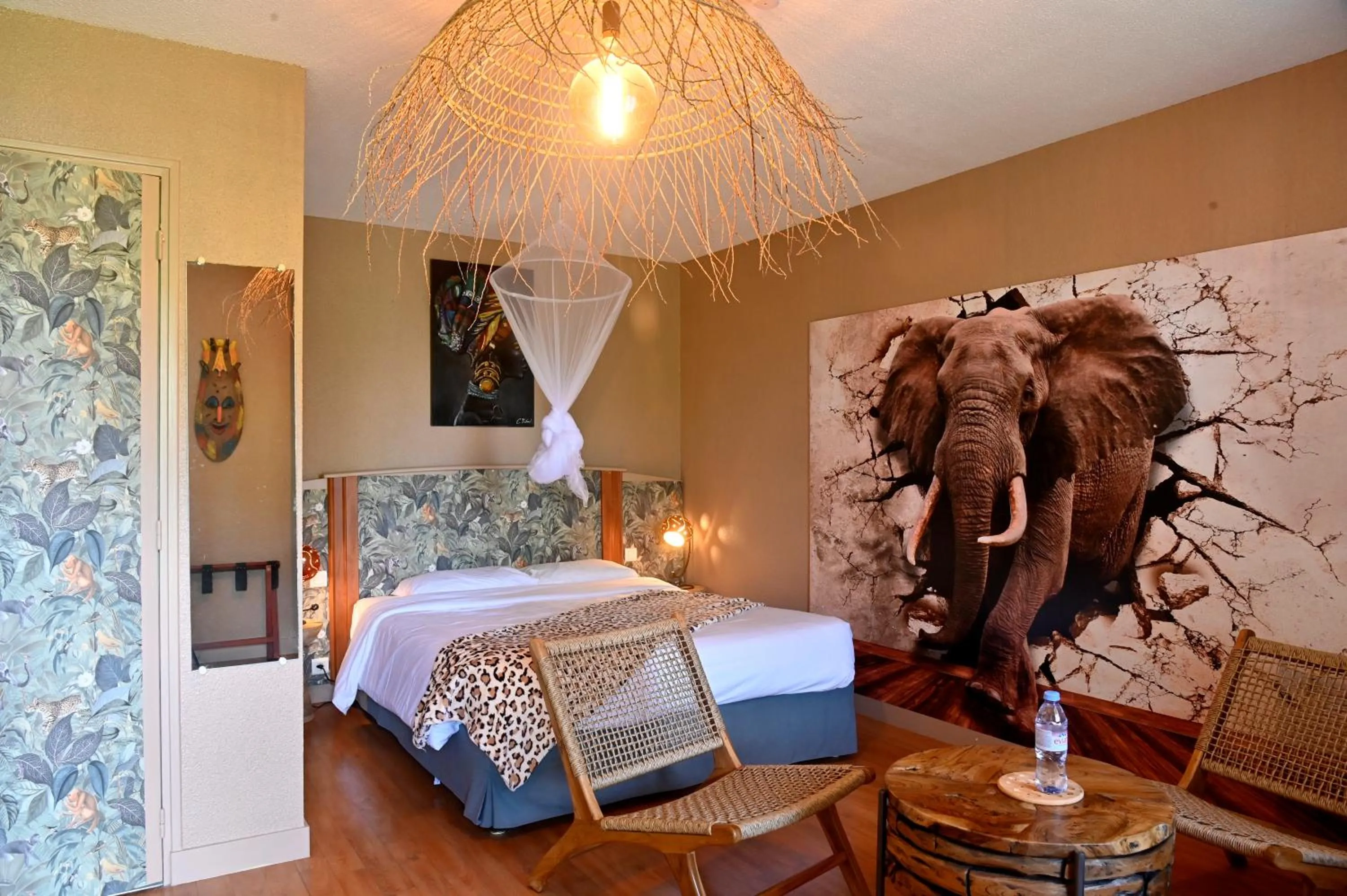 Bed in Logis Auberge De Launay