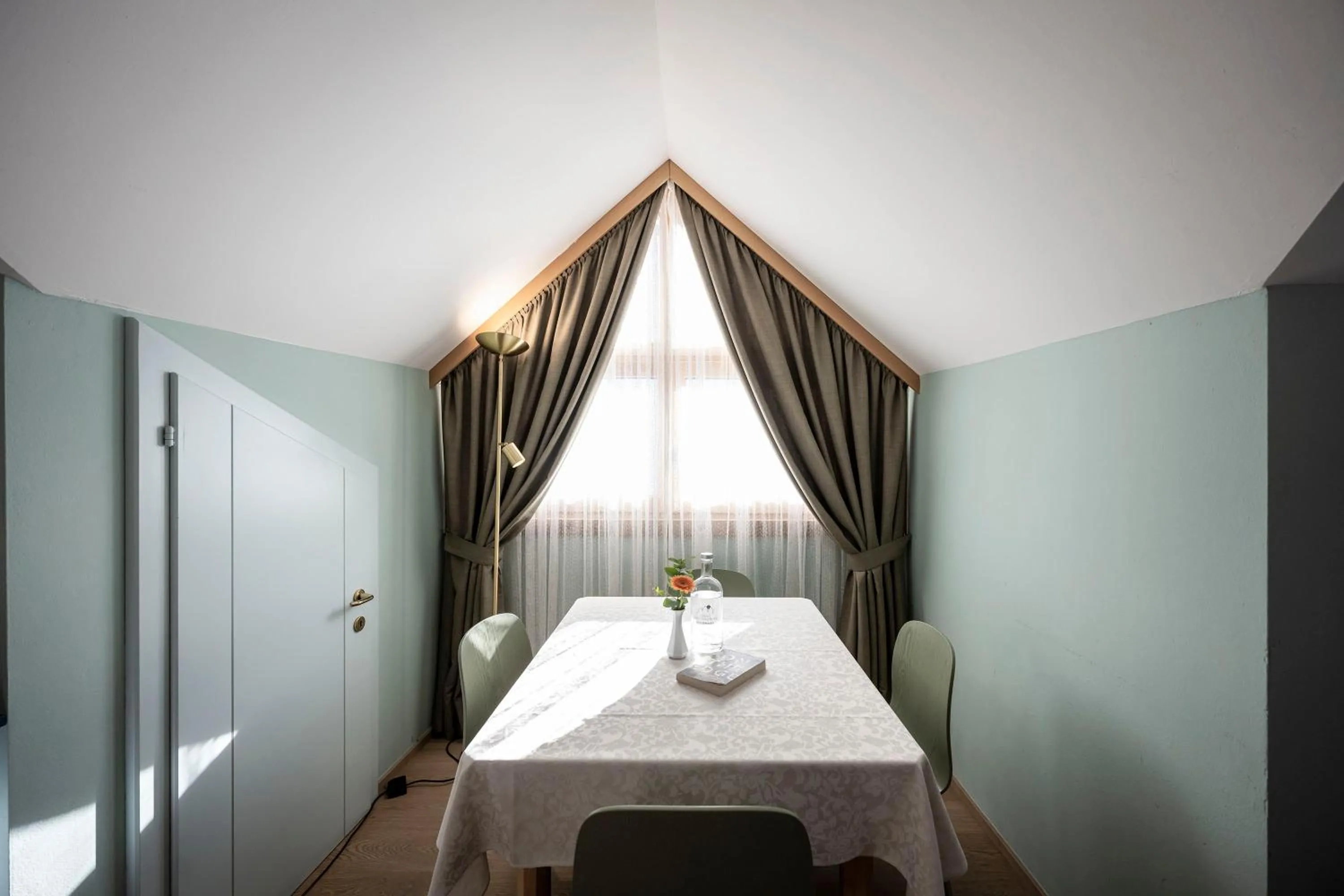 Dining area, Bed in Residence Königswarte Strata Sexten