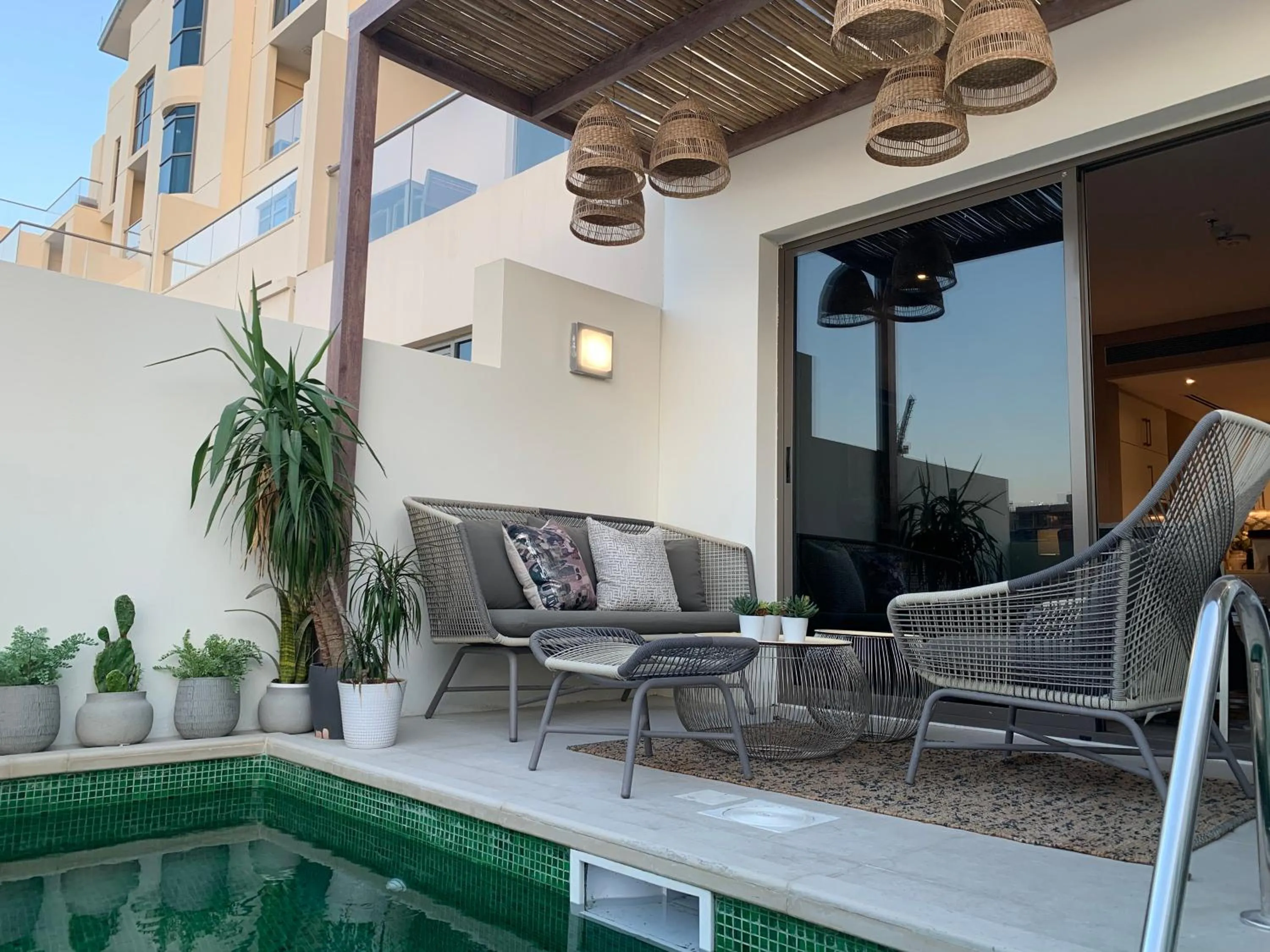 Swimming pool in The Townhouses The Pearl