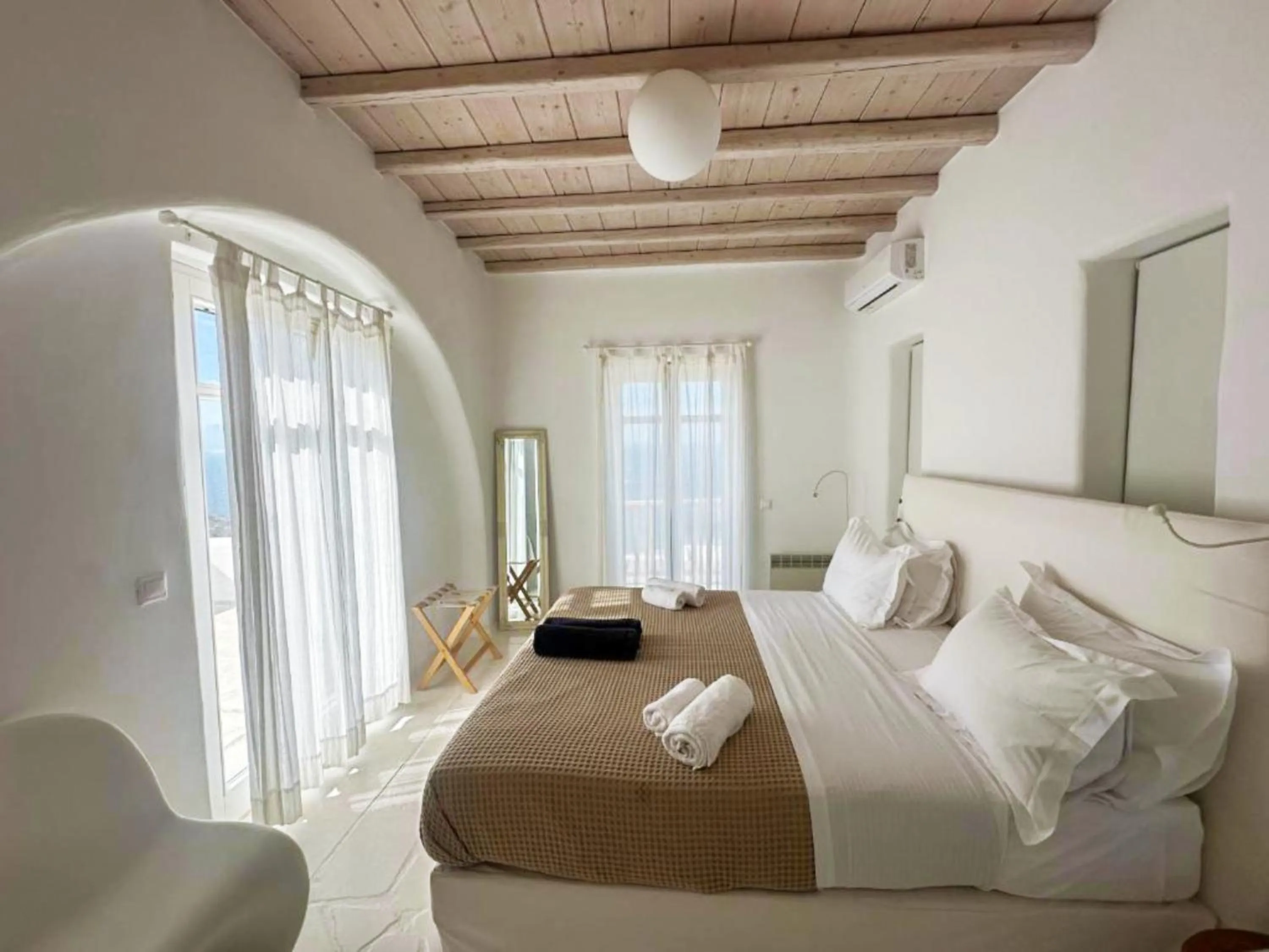 Bedroom, Bed in White Rock Suites & Villas