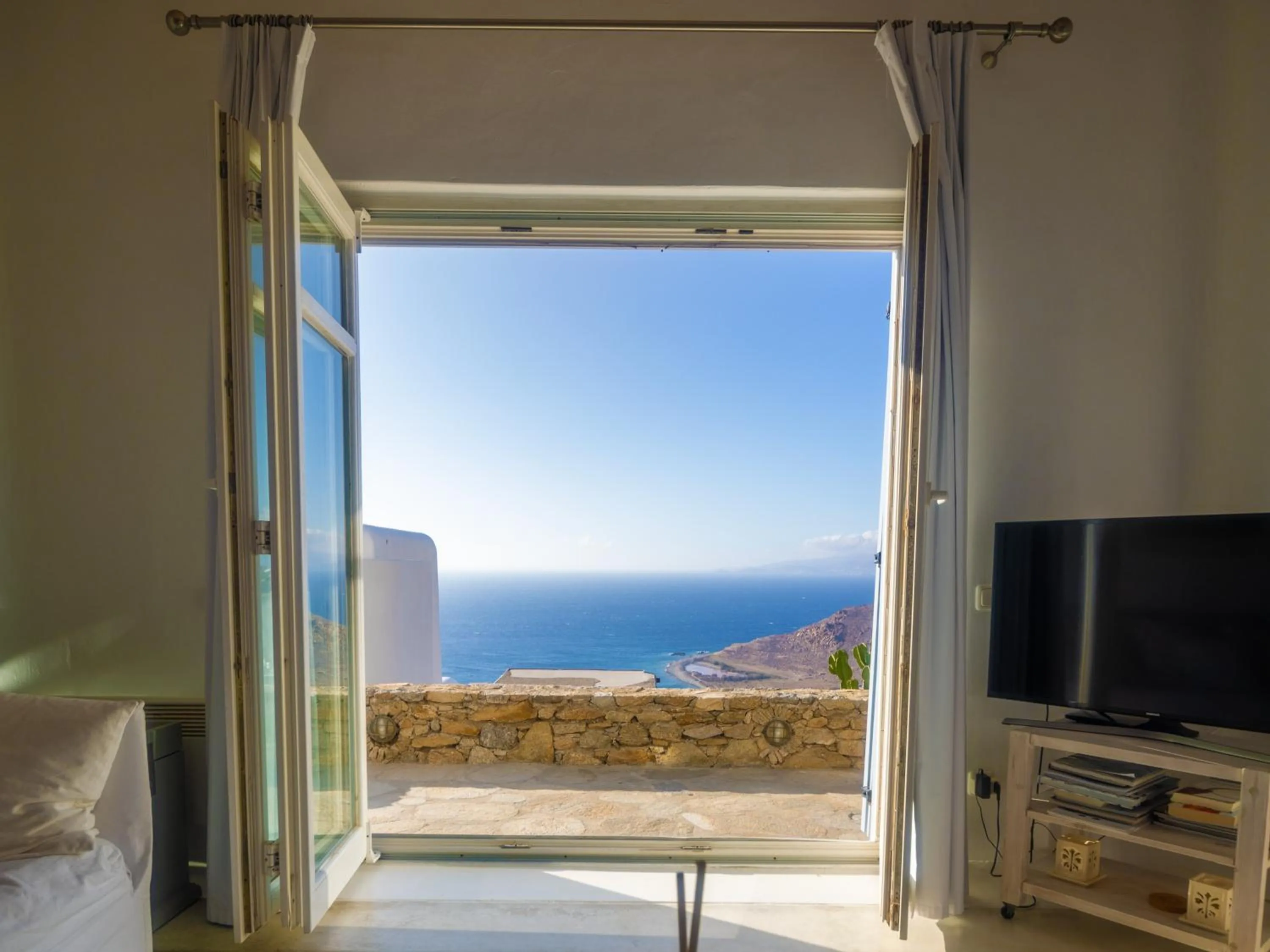 Seating area in White Rock Suites & Villas