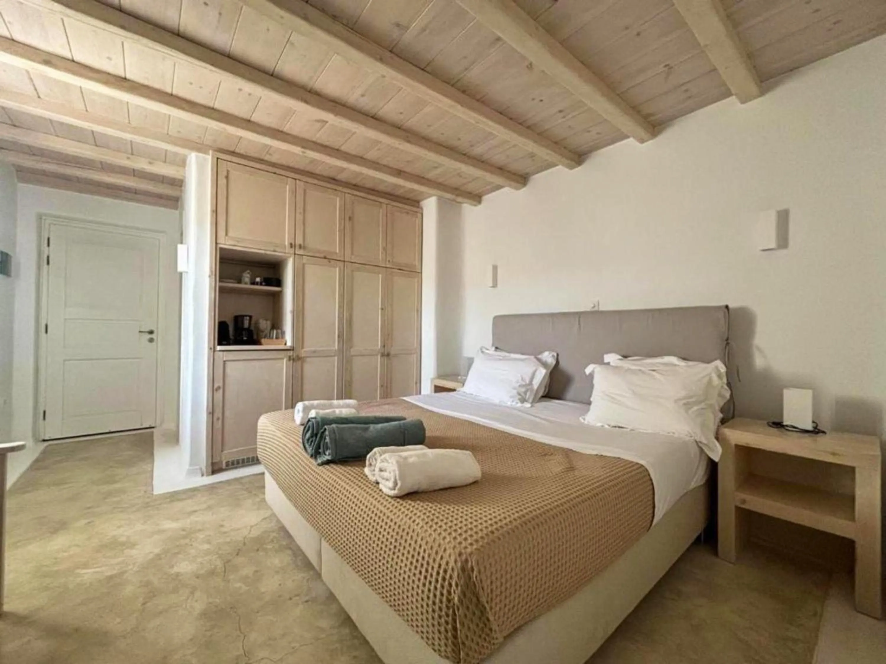 Bedroom, Bed in White Rock Suites & Villas