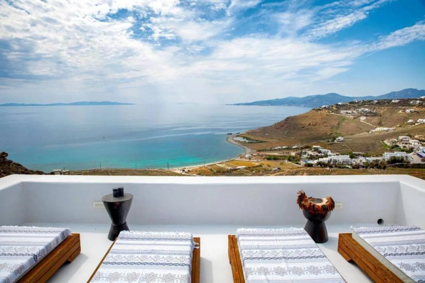 Balcony/Terrace, Bed in White Rock Suites & Villas