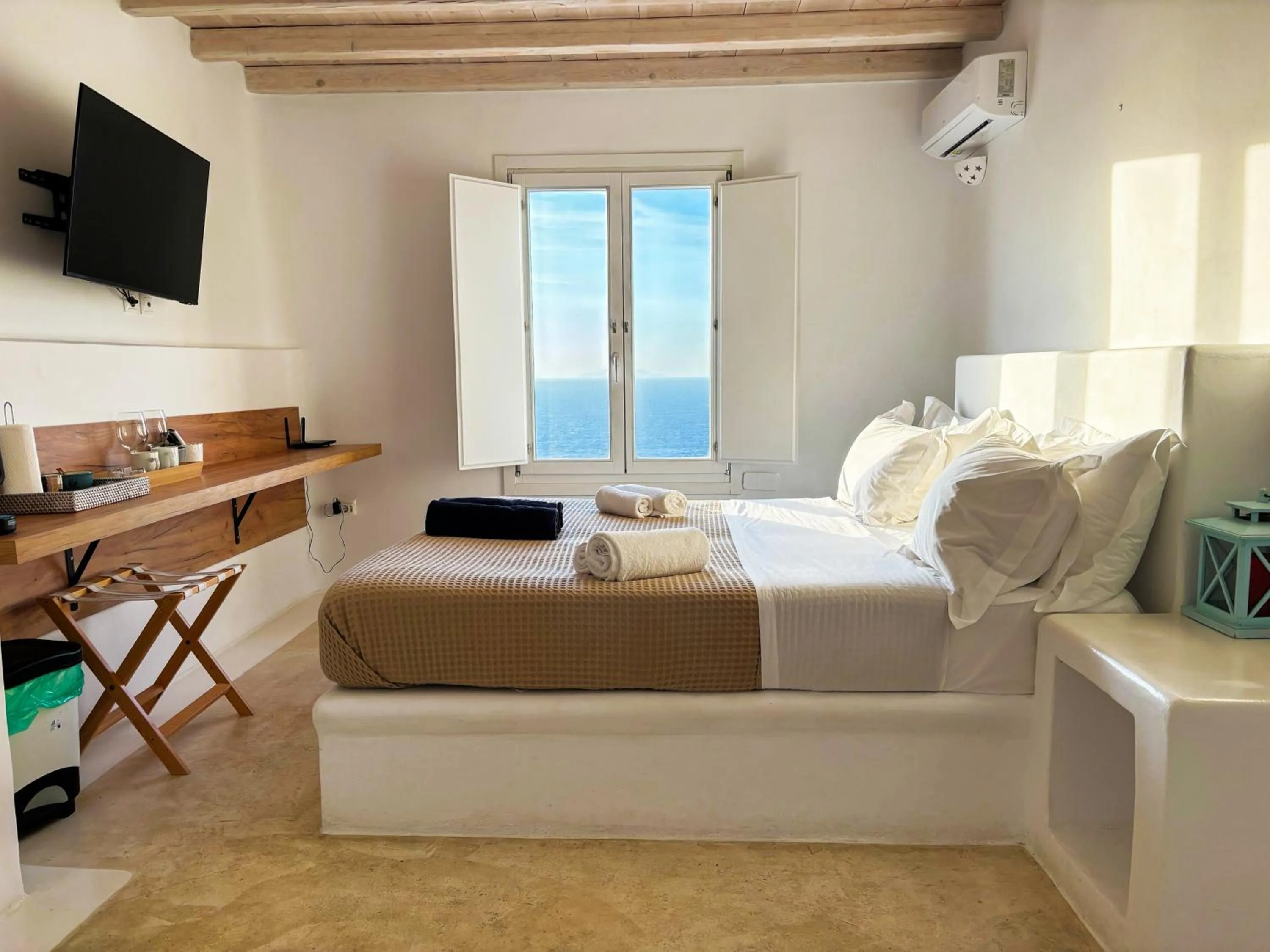 Photo of the whole room, Bed in White Rock Suites & Villas