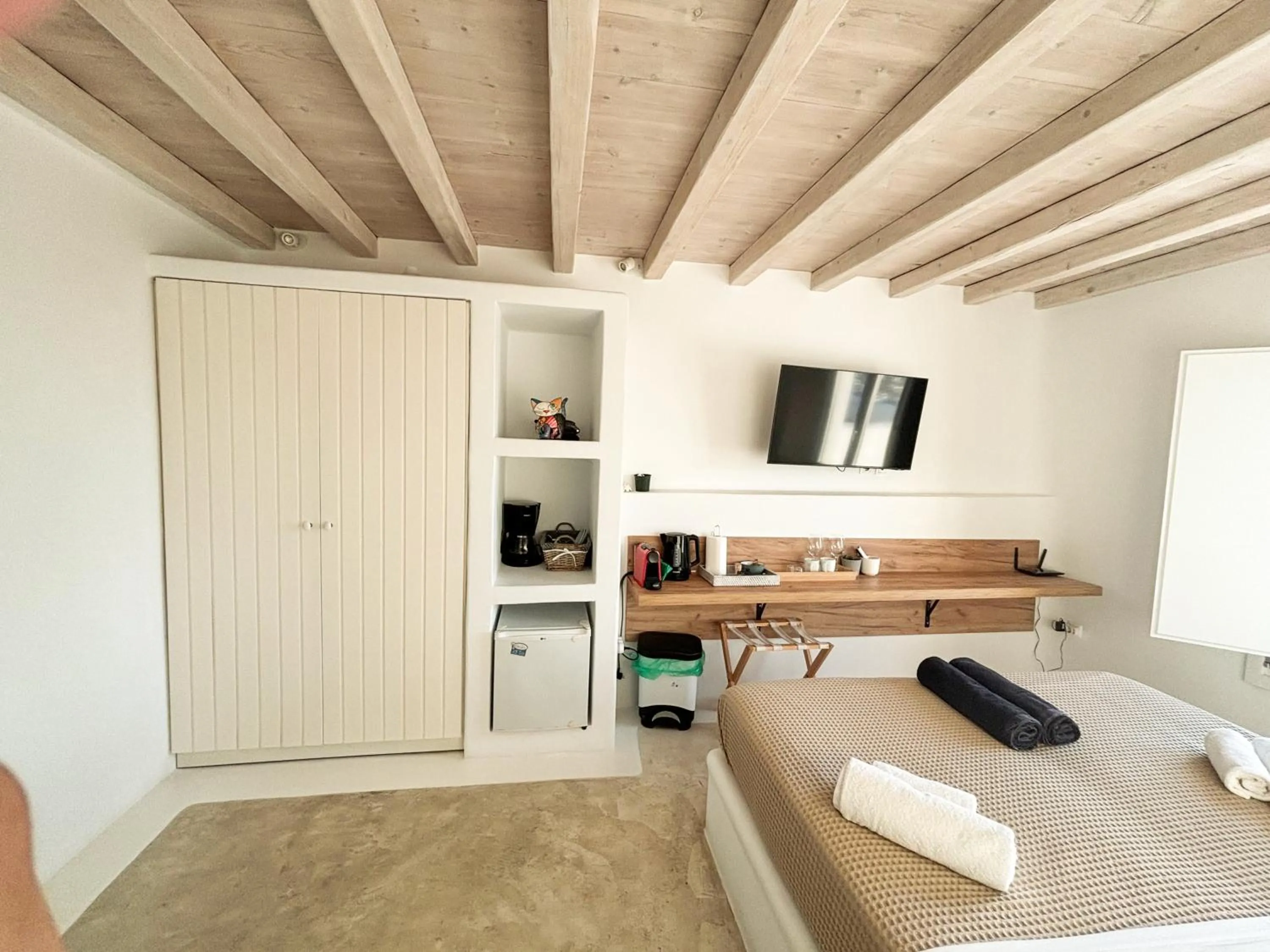 Photo of the whole room, Bed in White Rock Suites & Villas