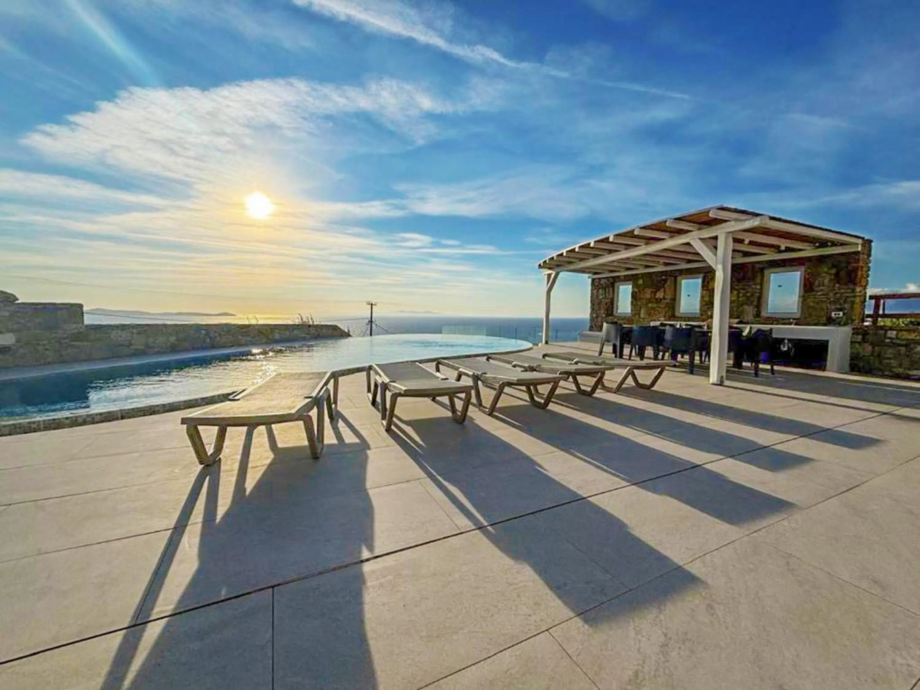 Swimming pool in White Rock Suites & Villas