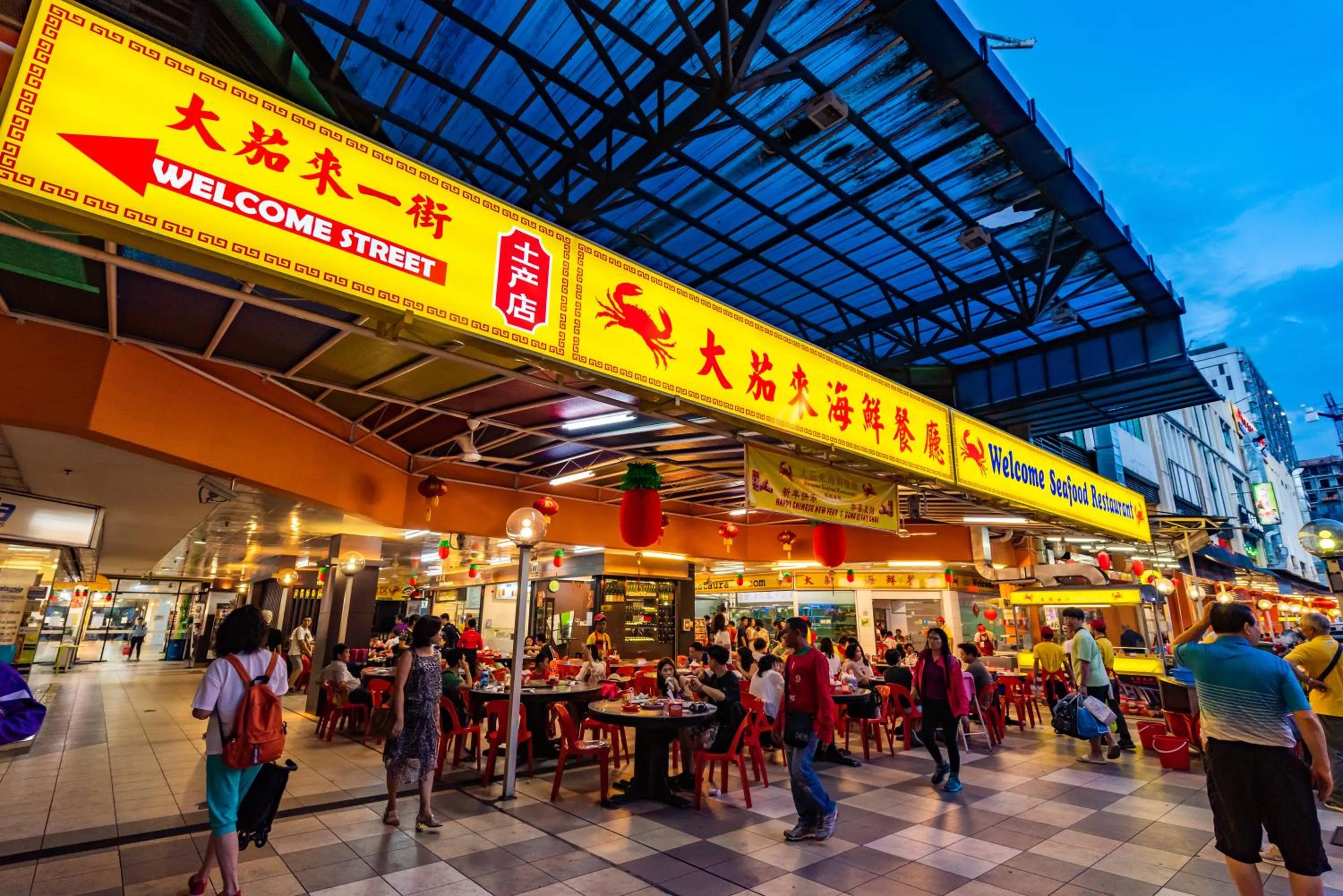 Restaurant/places to eat in A Residence @ Between Hilton & Cititel Hotel