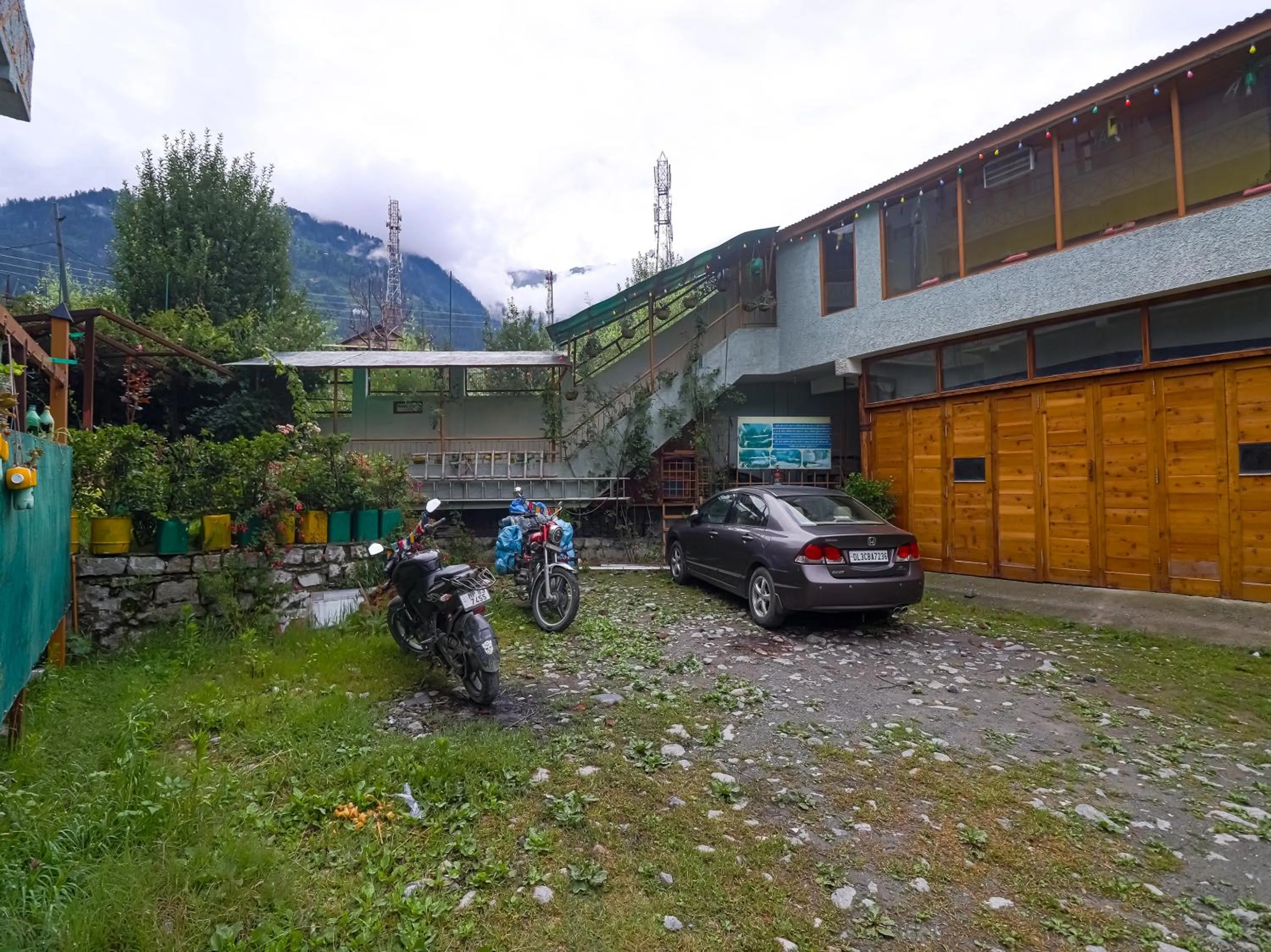 Parking in The Byke Neelkanth Manali