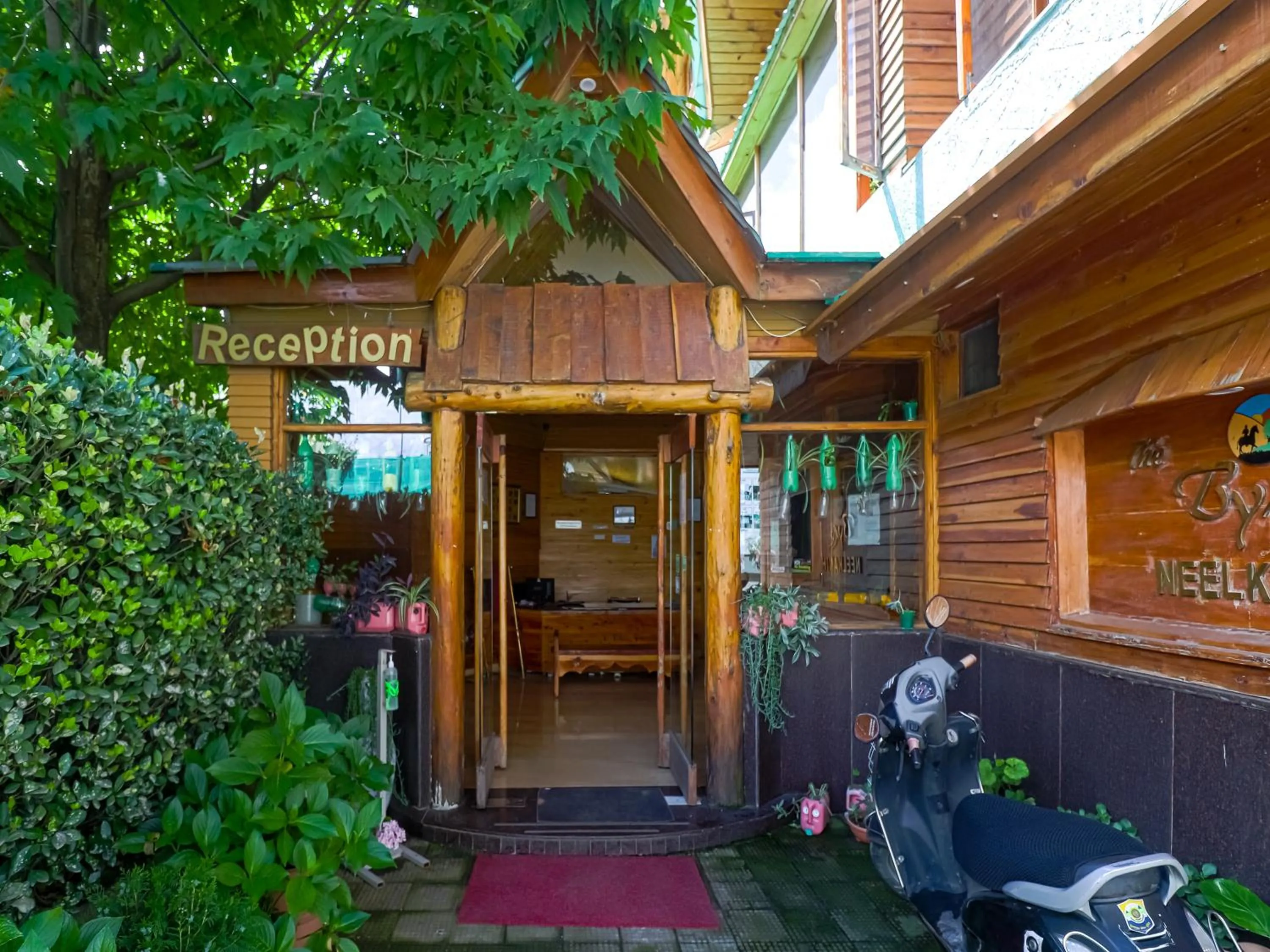 Facade/entrance in The Byke Neelkanth Manali