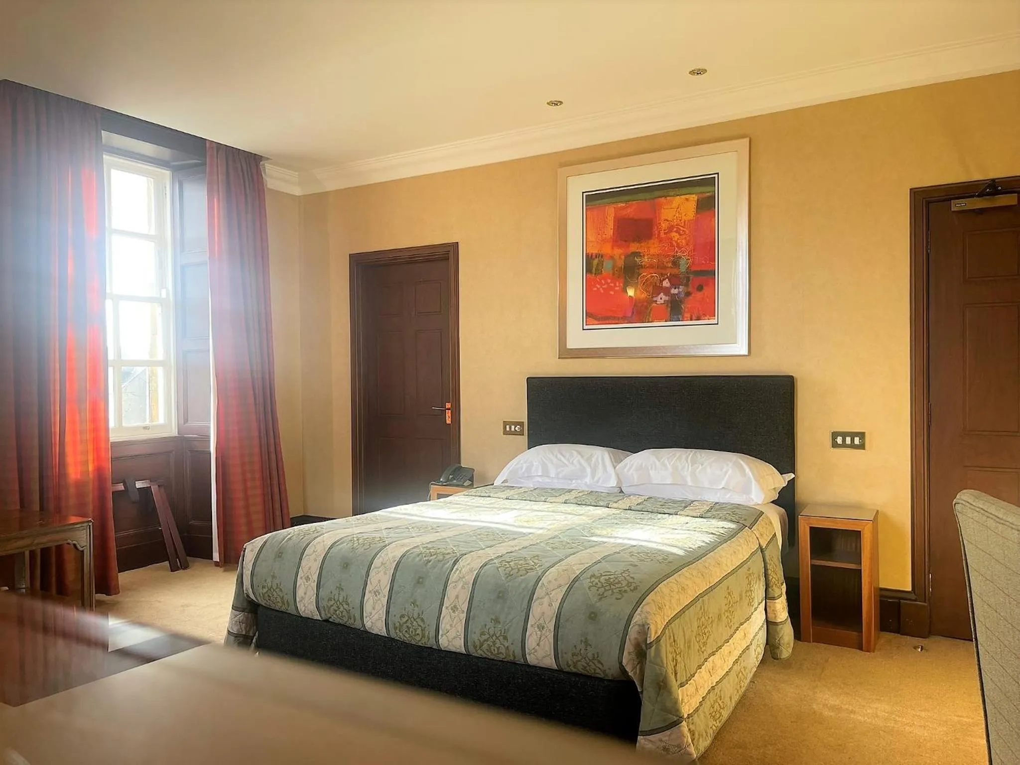 Bed in The Mansefield Hotel