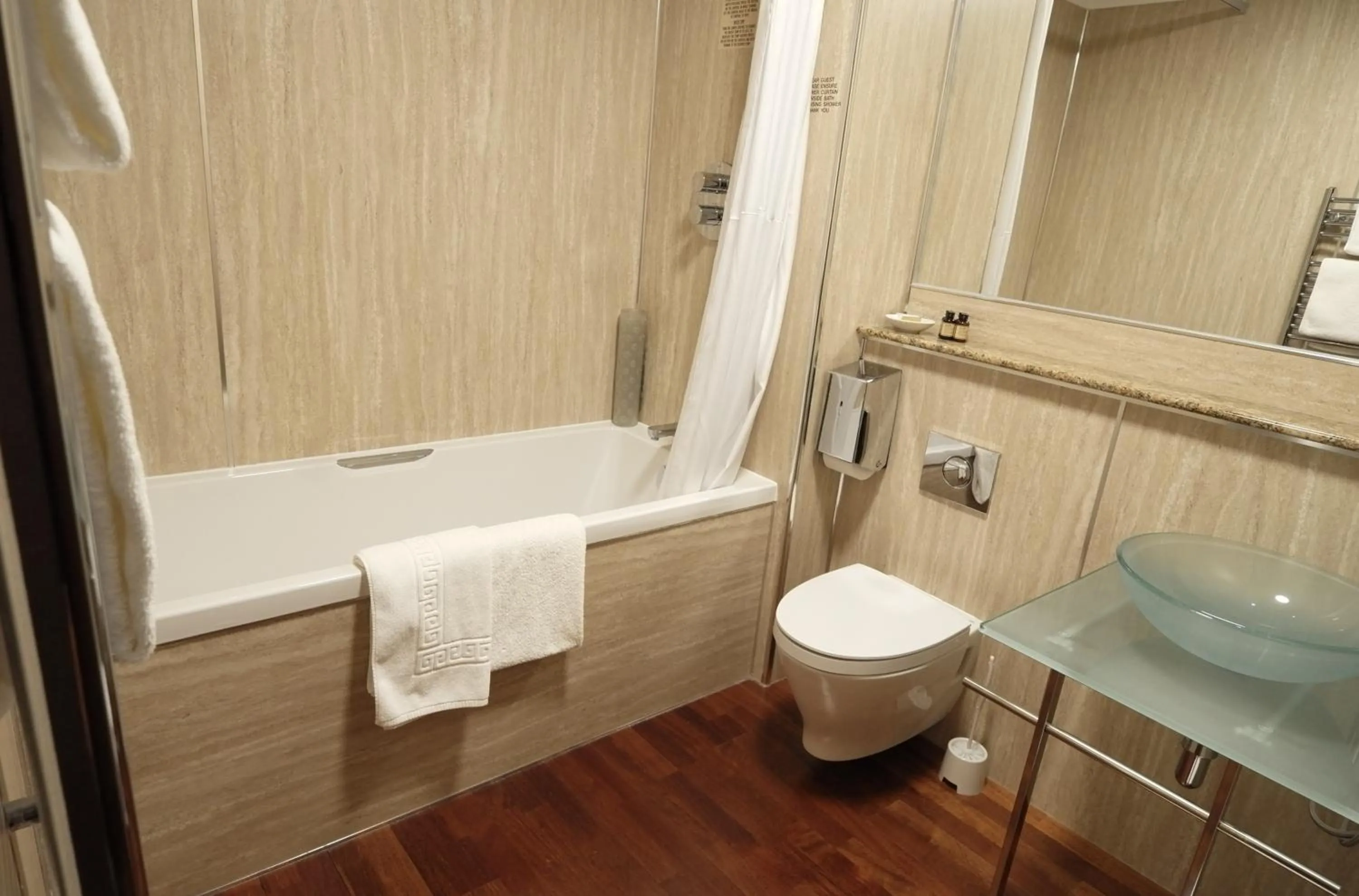 Bathroom in The Mansefield Hotel