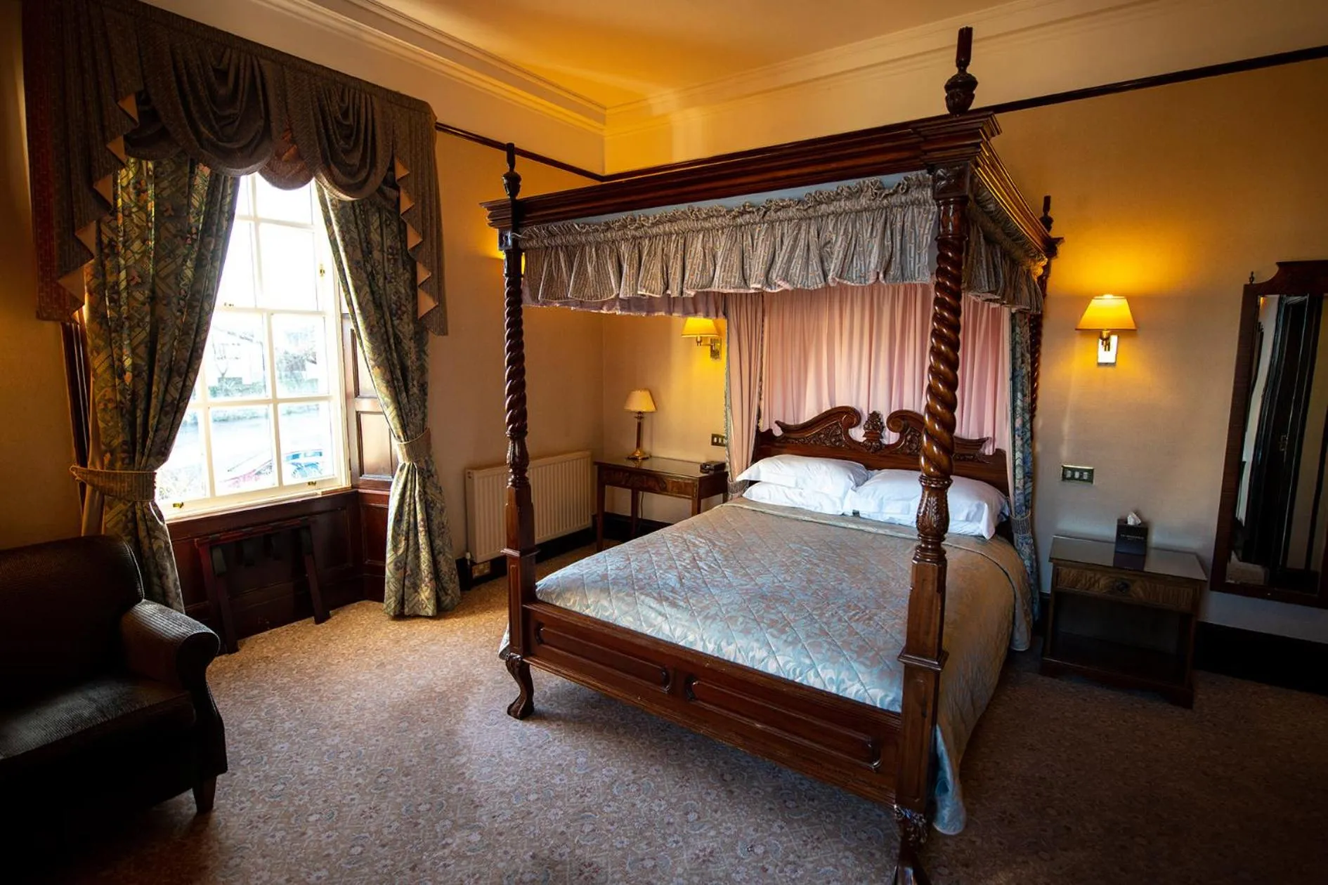 Bed in The Mansefield Hotel