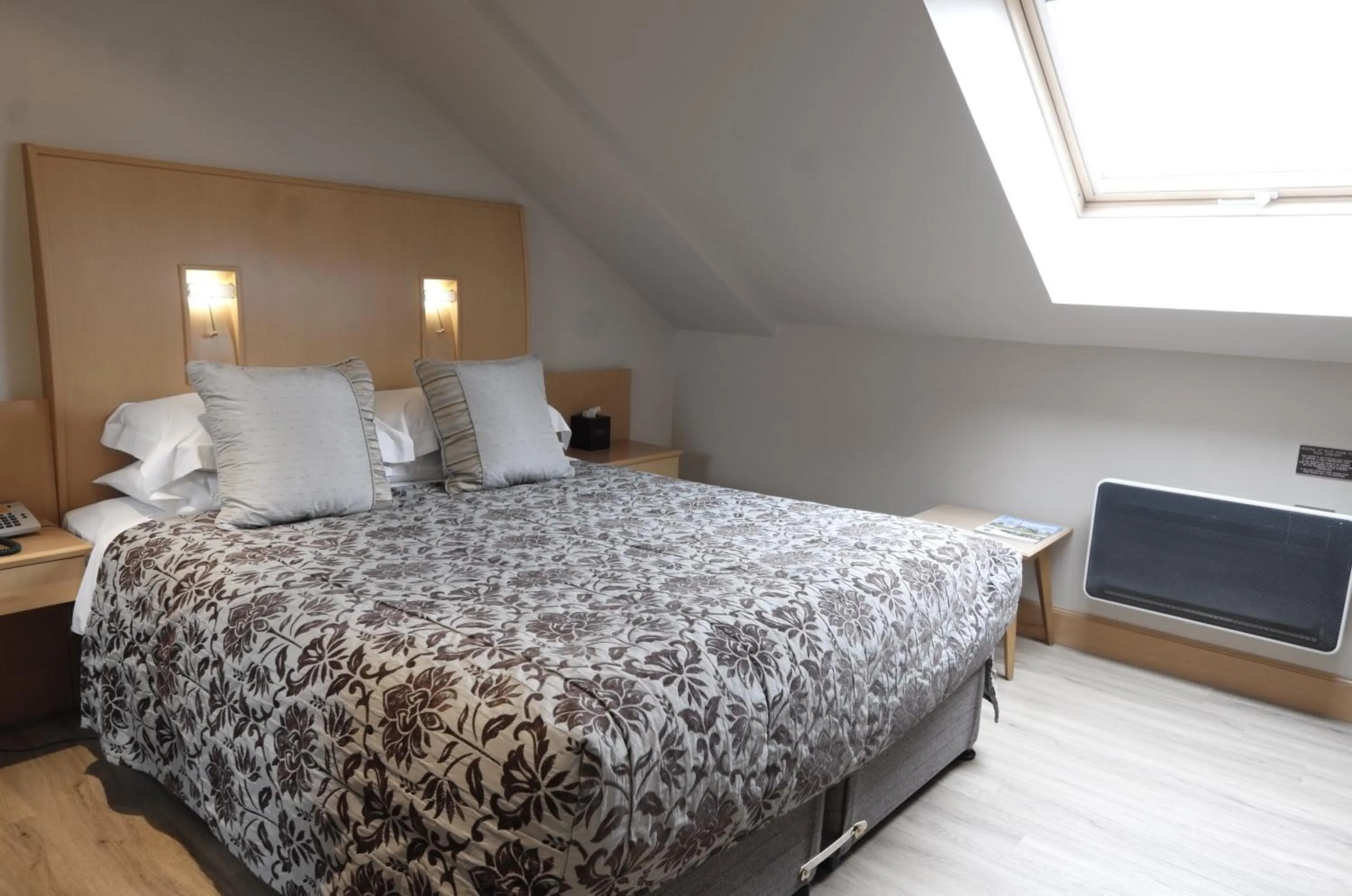 Bed in The Mansefield Hotel